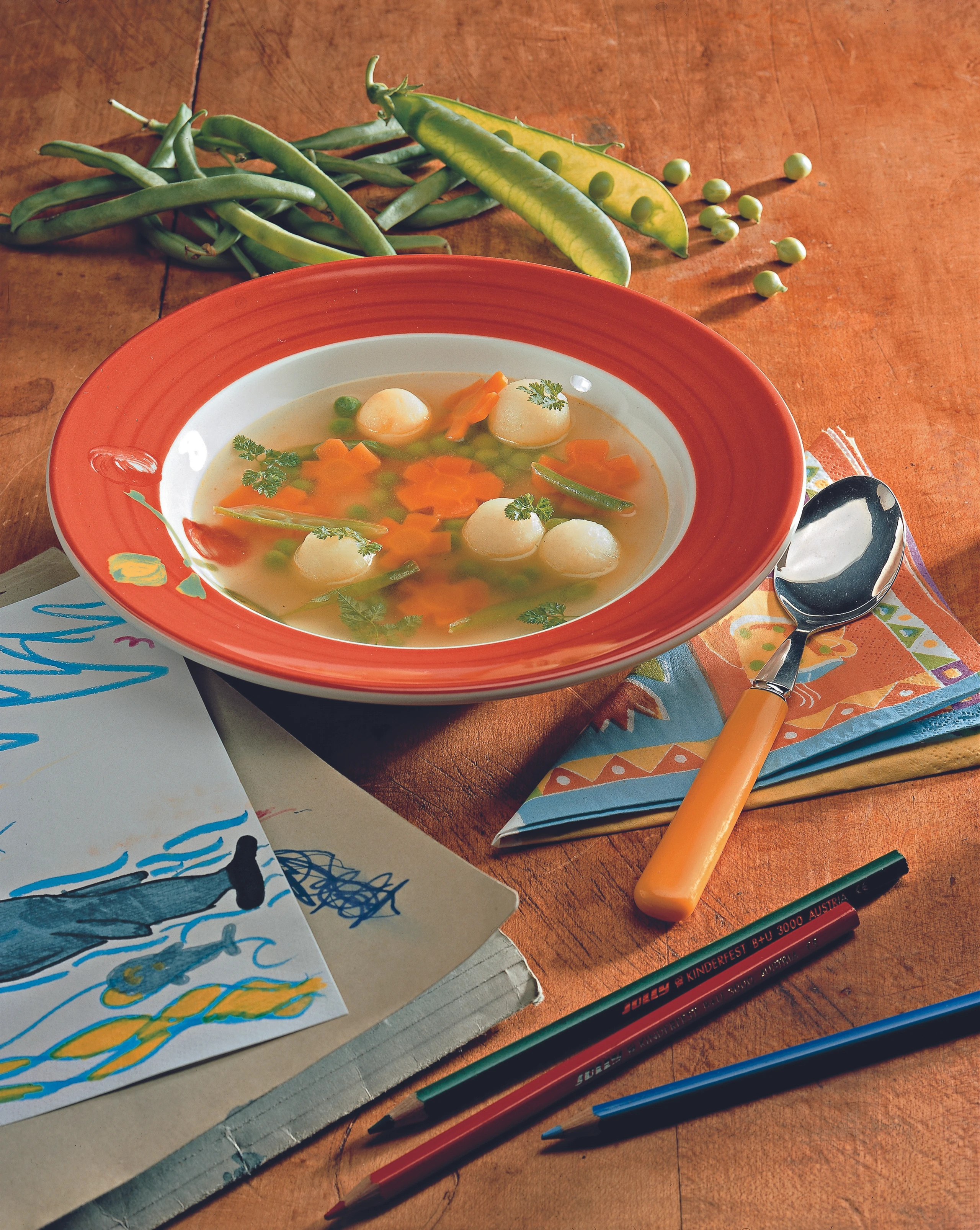 Blümchen-Stäbchen-Kugerl-Gemüsesuppe