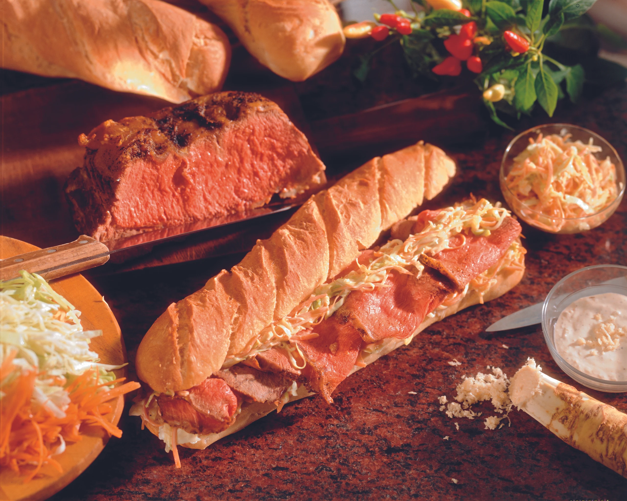 Baguette mit Roastbeef und Karotten-Krautsalat