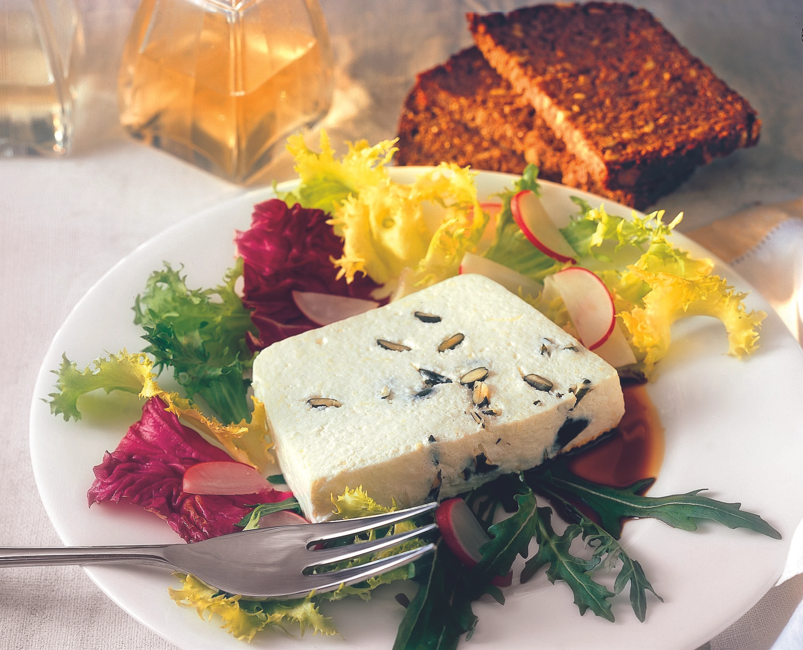 Schafkäseterrine mit Kürbiskernen