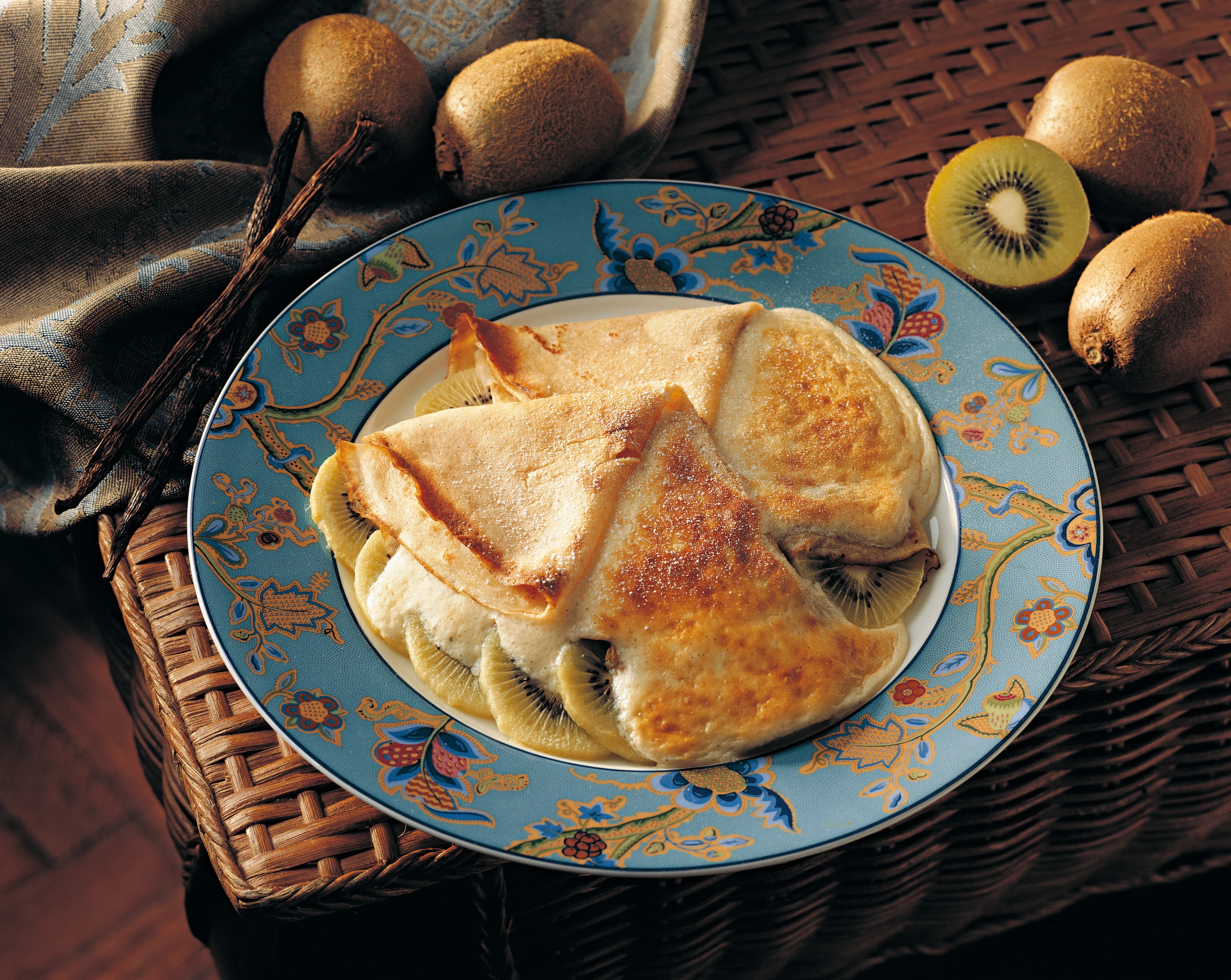 Kiwi-Palatschinken mit Weincreme