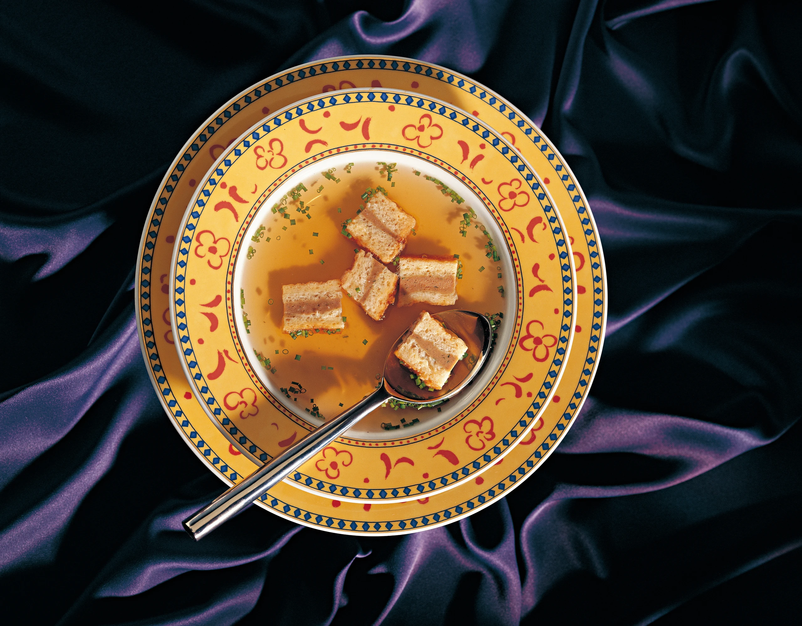 Hühnerleberschnitten in klarer Suppe