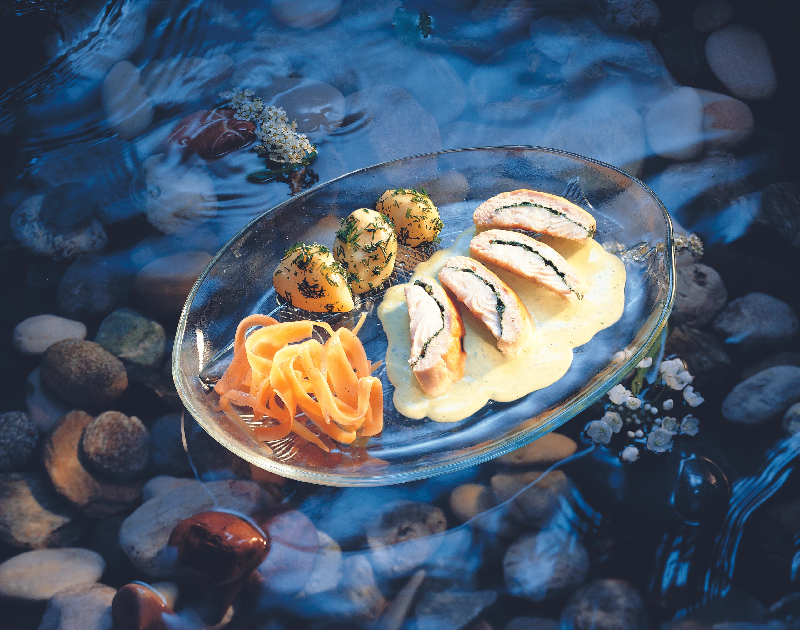 Zanderfilet mit Lachsforellenmus und Spinatsauce