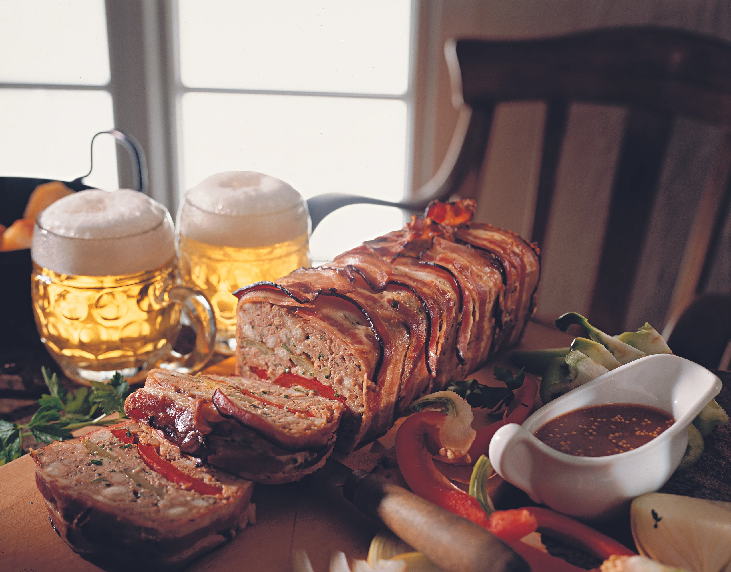 Faschierter Braten mit Speck und Paprika