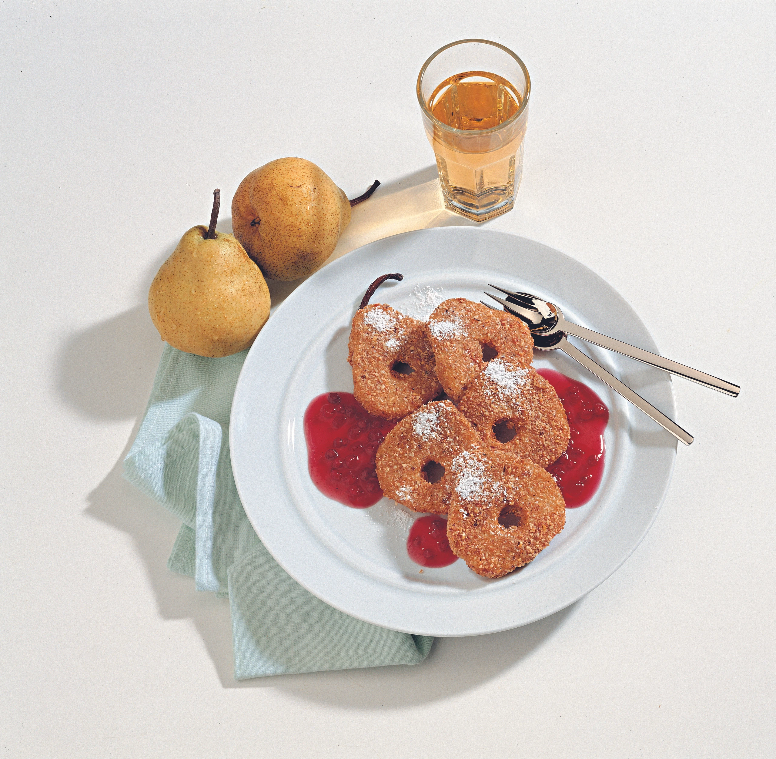 Birnenscheiben in der Nusskruste