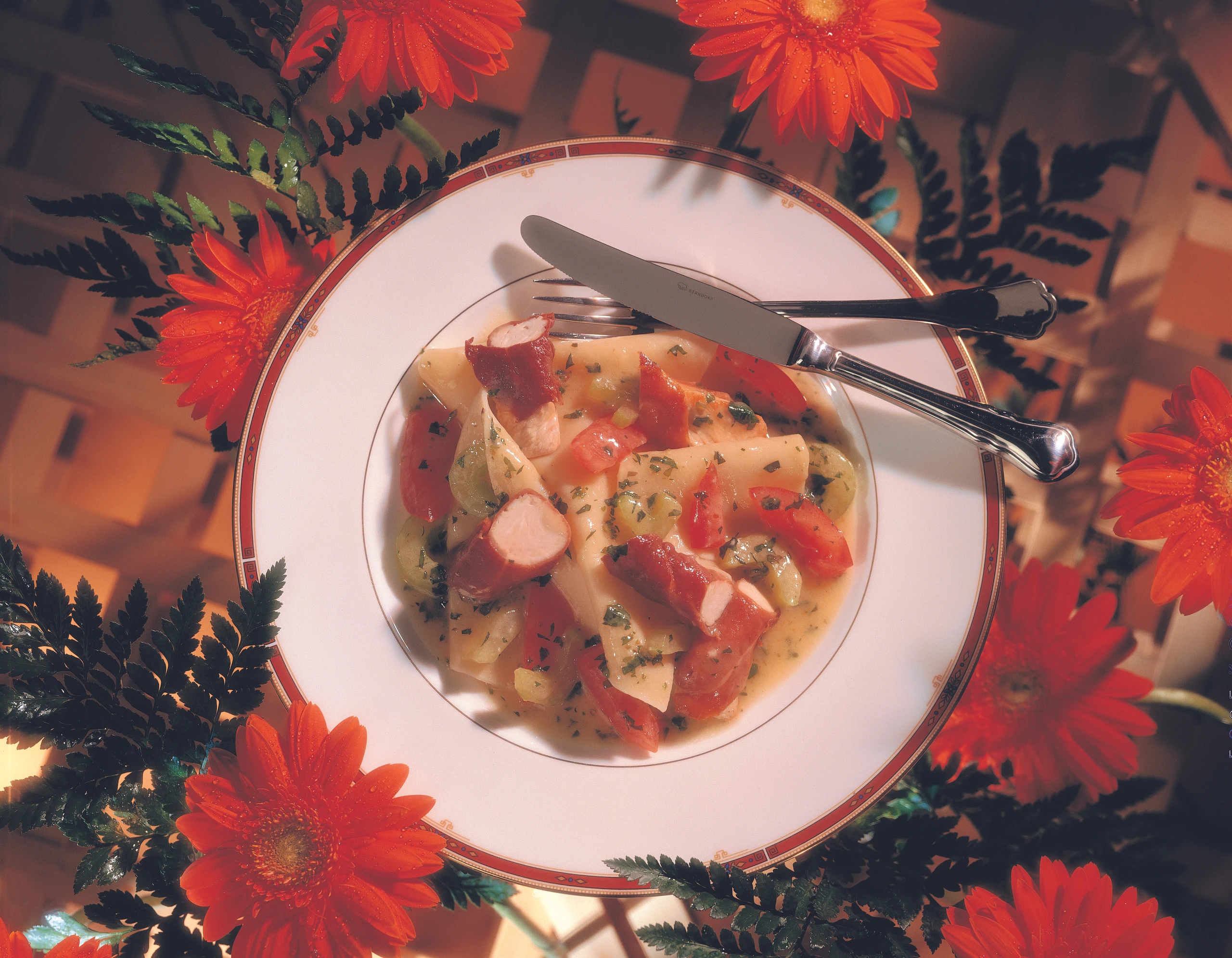 Putenstreifen im Schinkenmantel mit Lasagneblättern