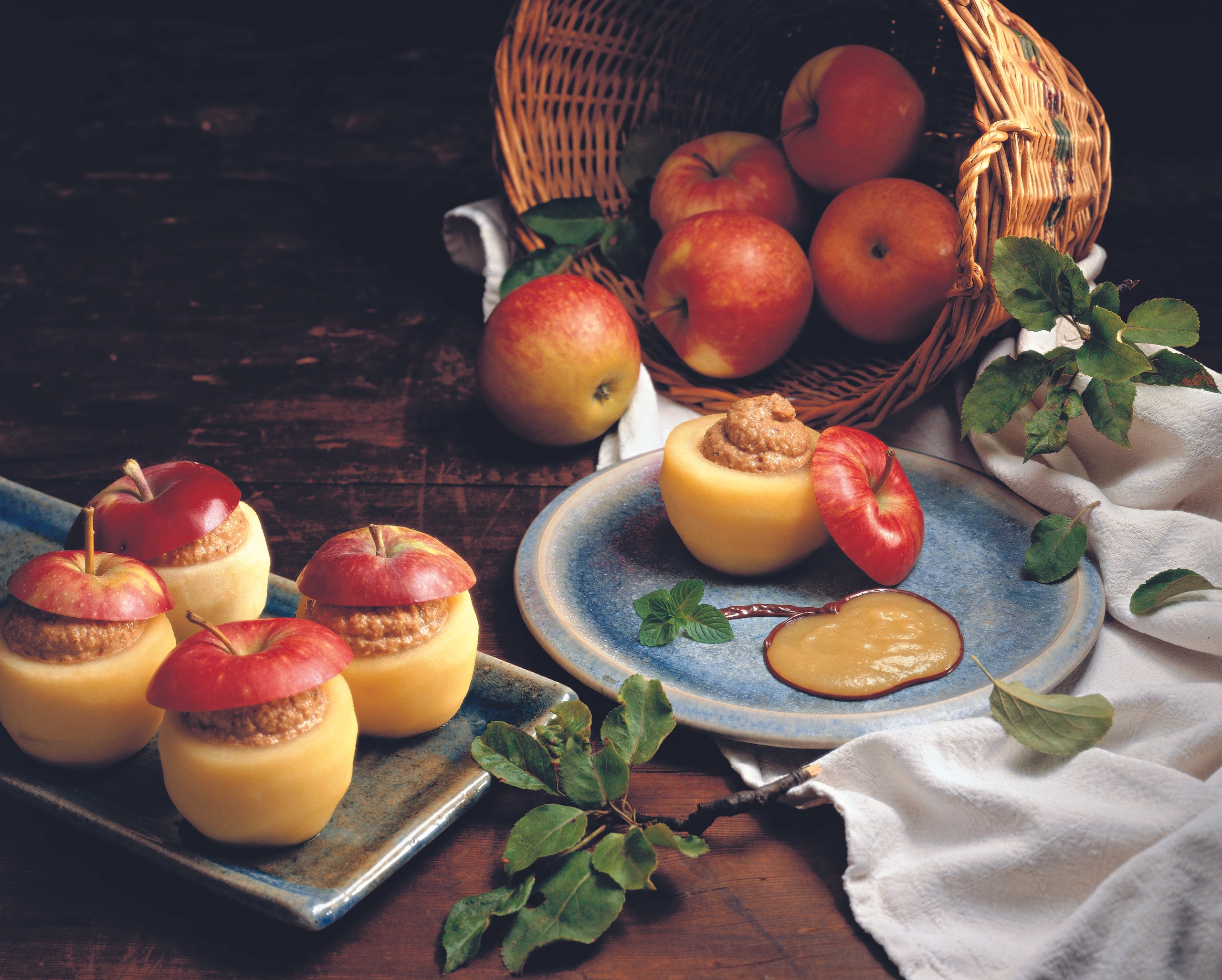 Pochierte Äpfel mit Nussfülle