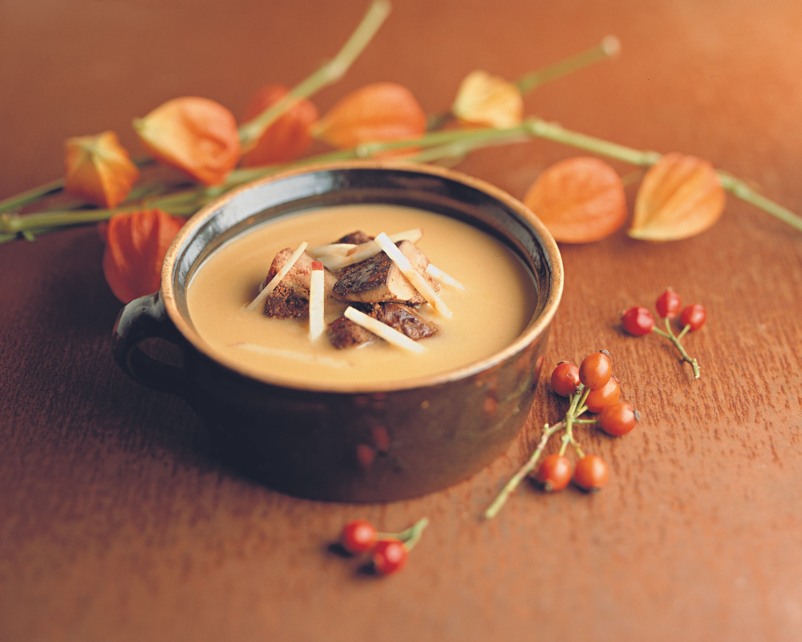 Apfel-Gansl-Suppe mit Gansleber