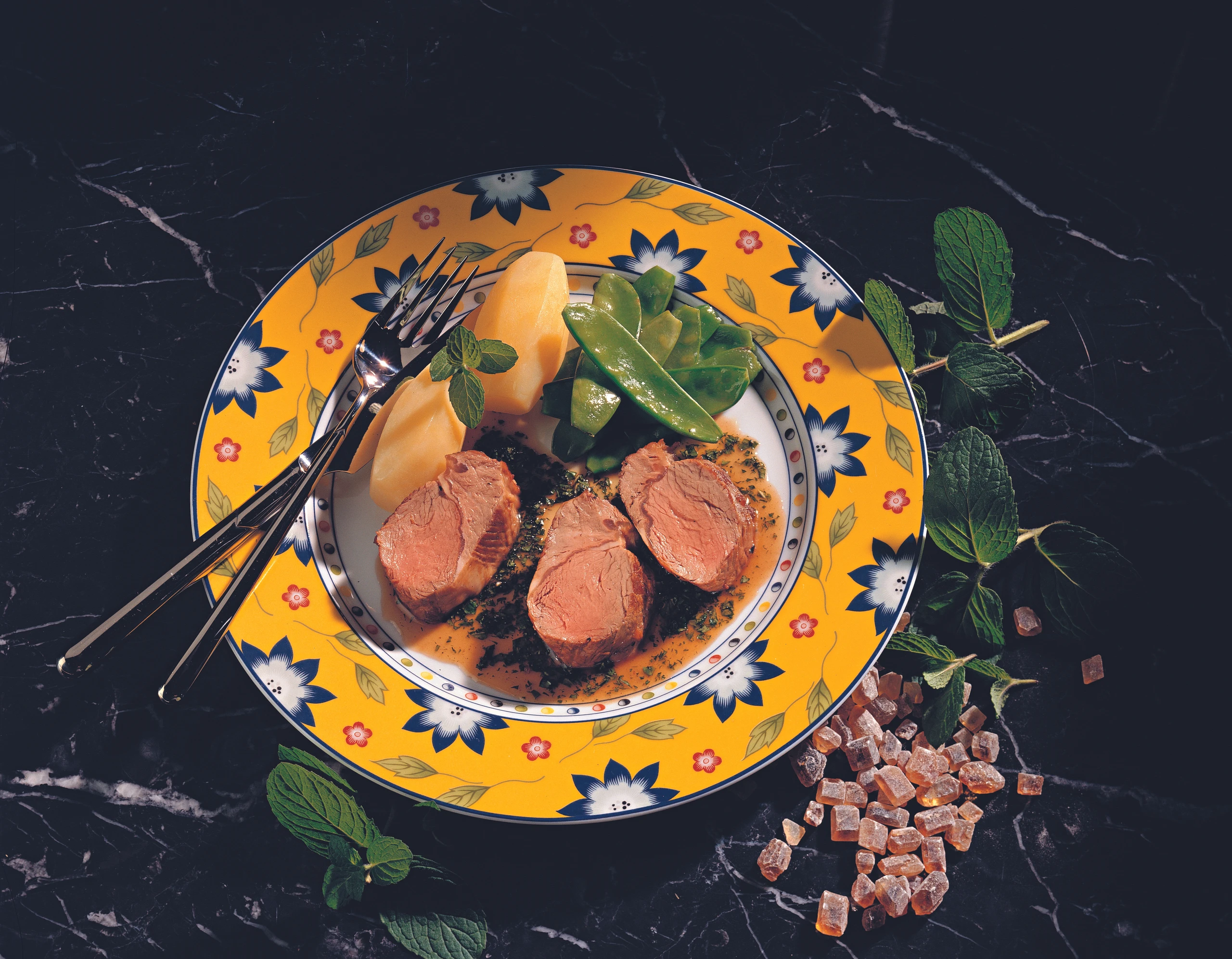 Gebratene Lammrückenfilets mit Minzesauce
