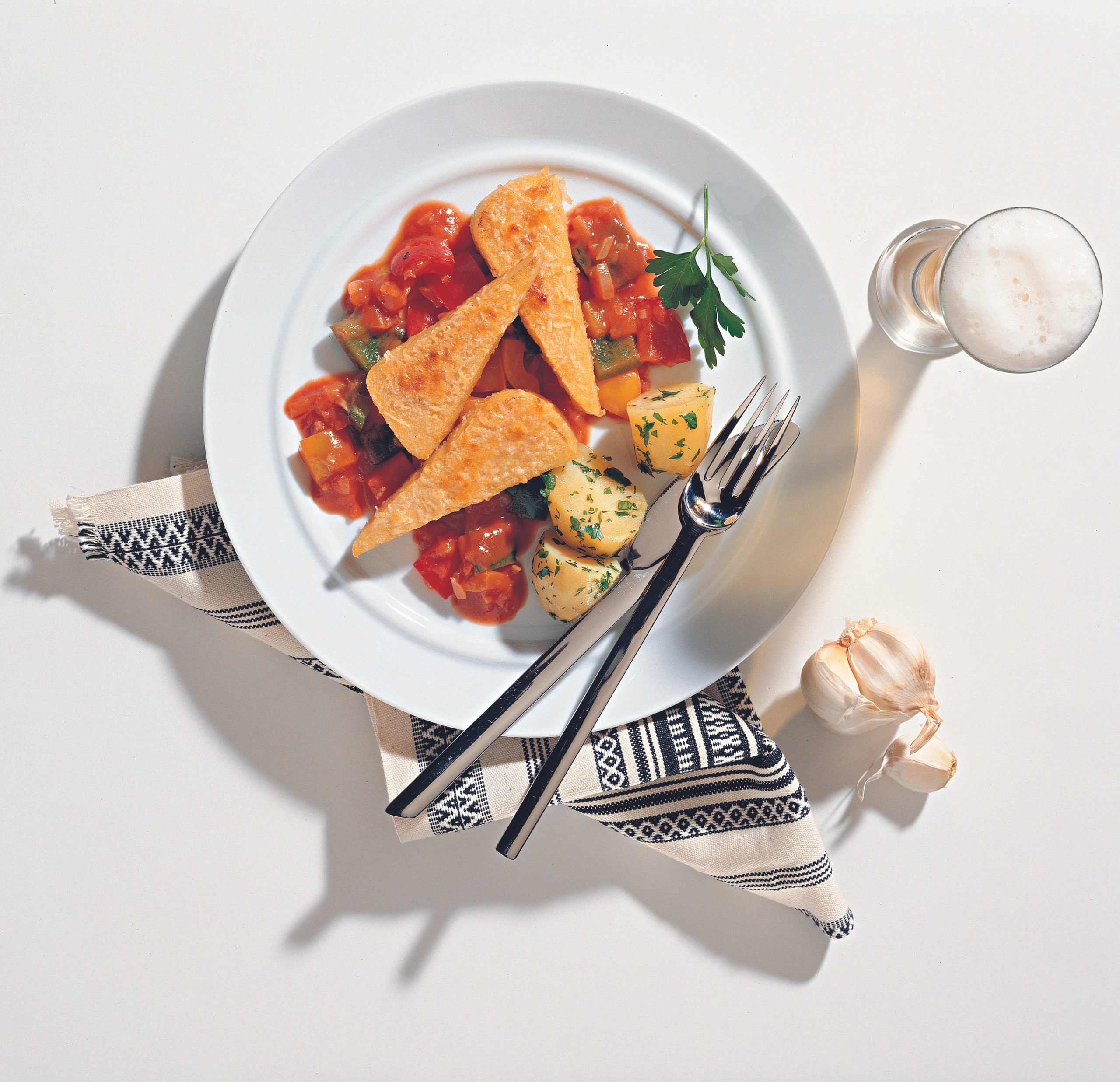 Polentaschnitten mit Paprikasauce