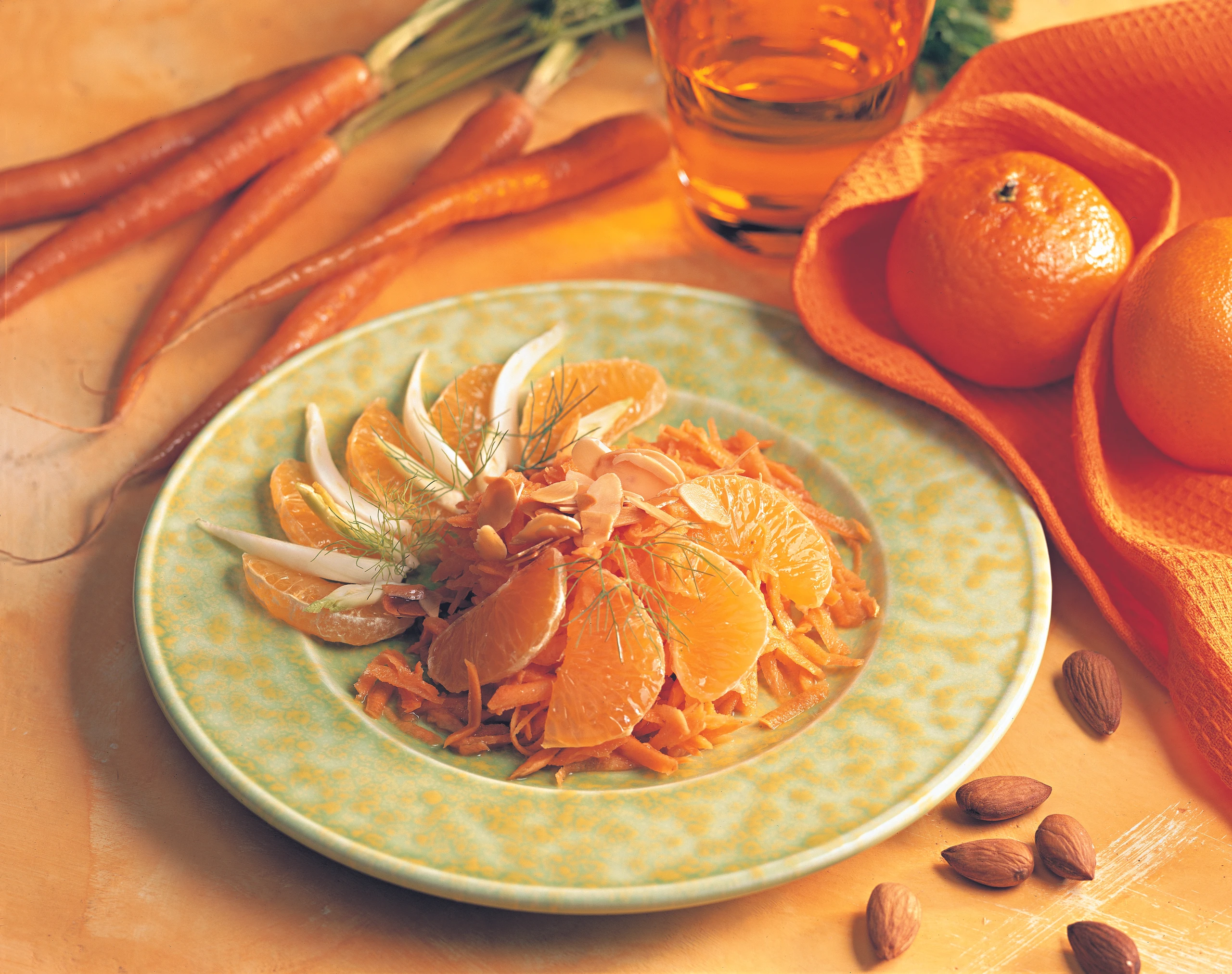 Karotten-Mandarinen-Salat mit Mandeln