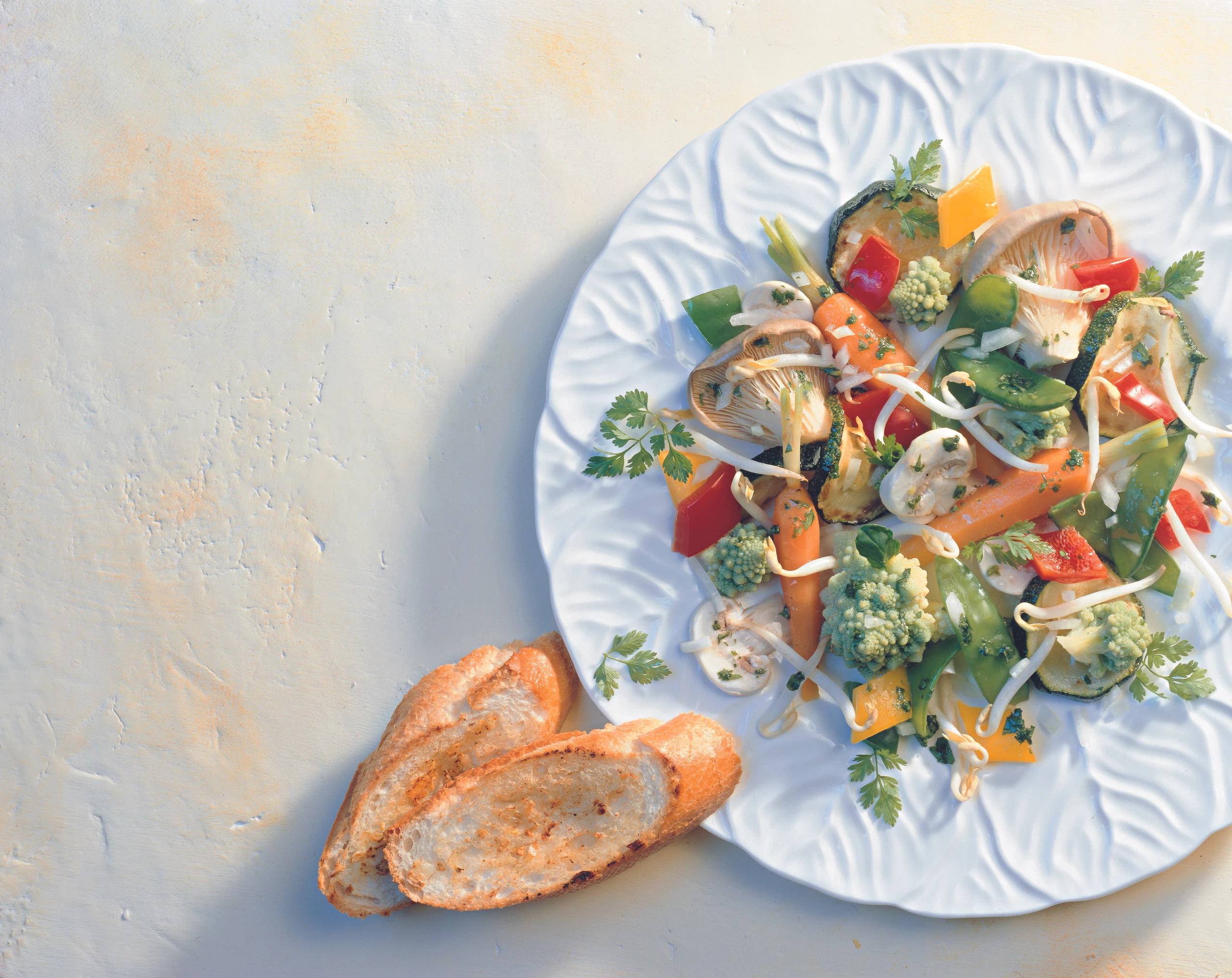 Gemüse-Schwammerlsalat mit Kräutermarinade