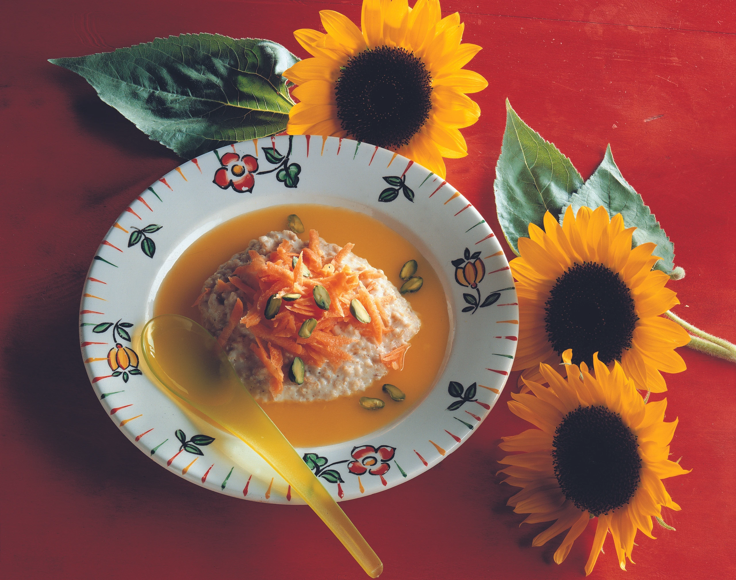 Orangen-Karotten-Porridge mit Pistazien