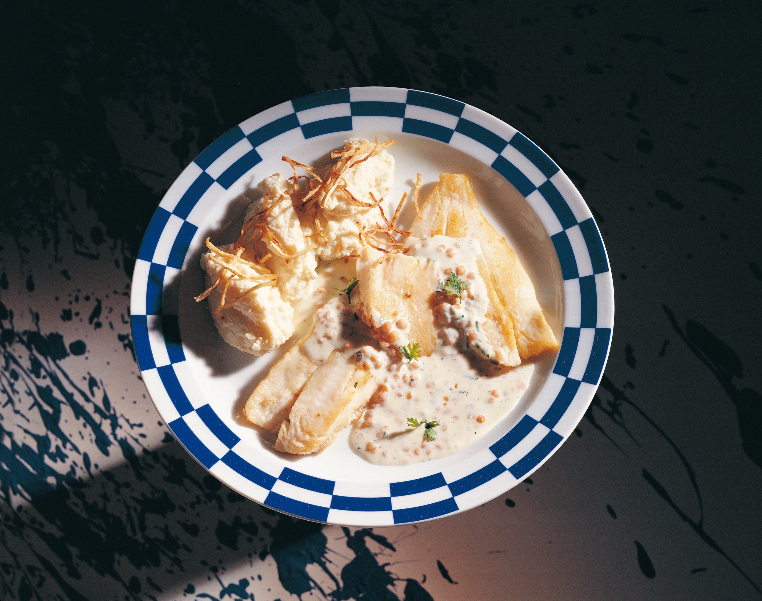 Gebratene Schollenfilets mit Linsen-Sauce