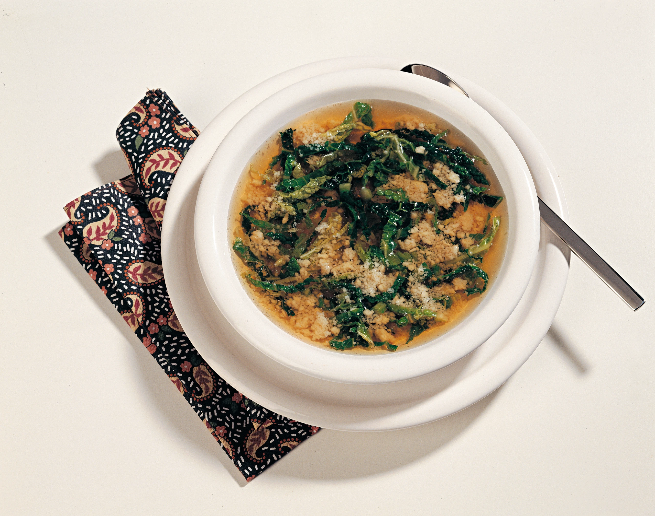 Suppe mit Kohlstreifen