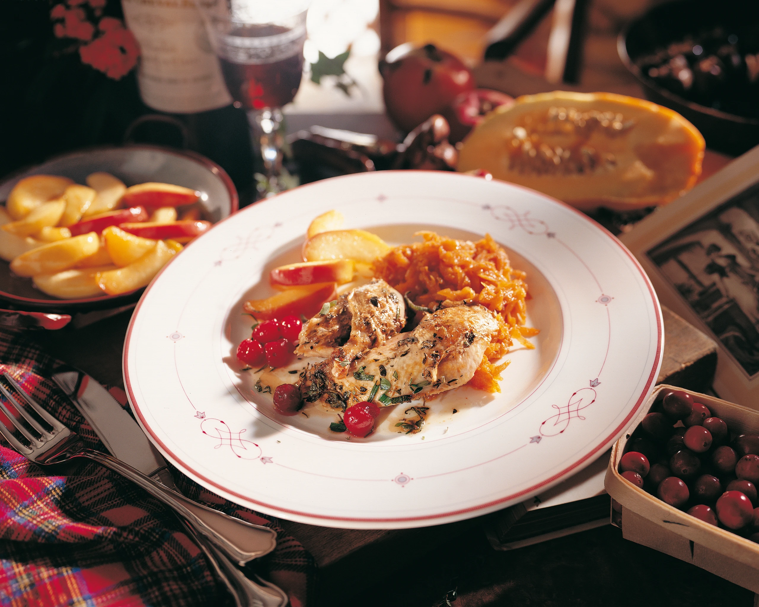 Rebhuhn im Kräuternetz gebraten