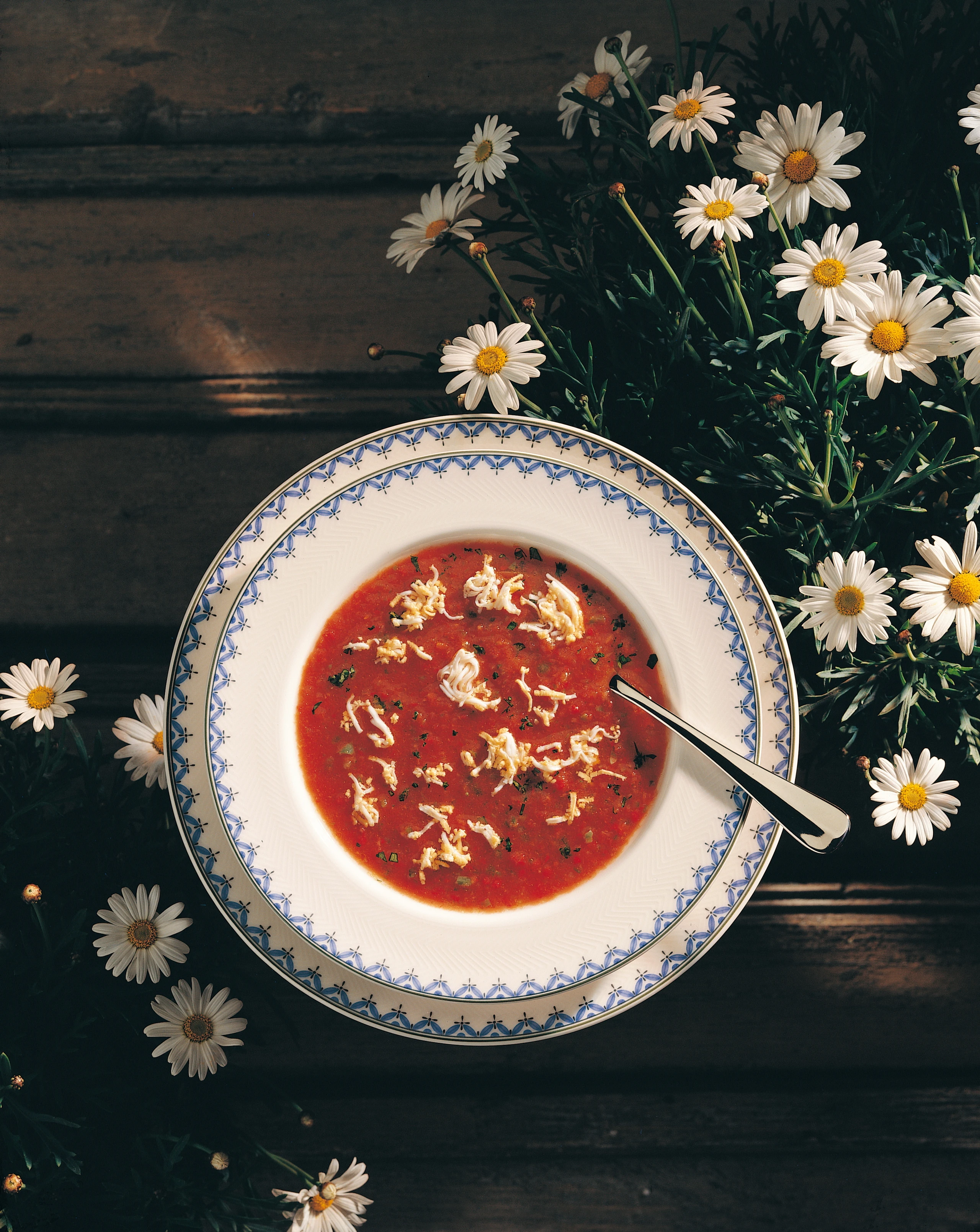 Gazpacho mit geraspeltem Ei