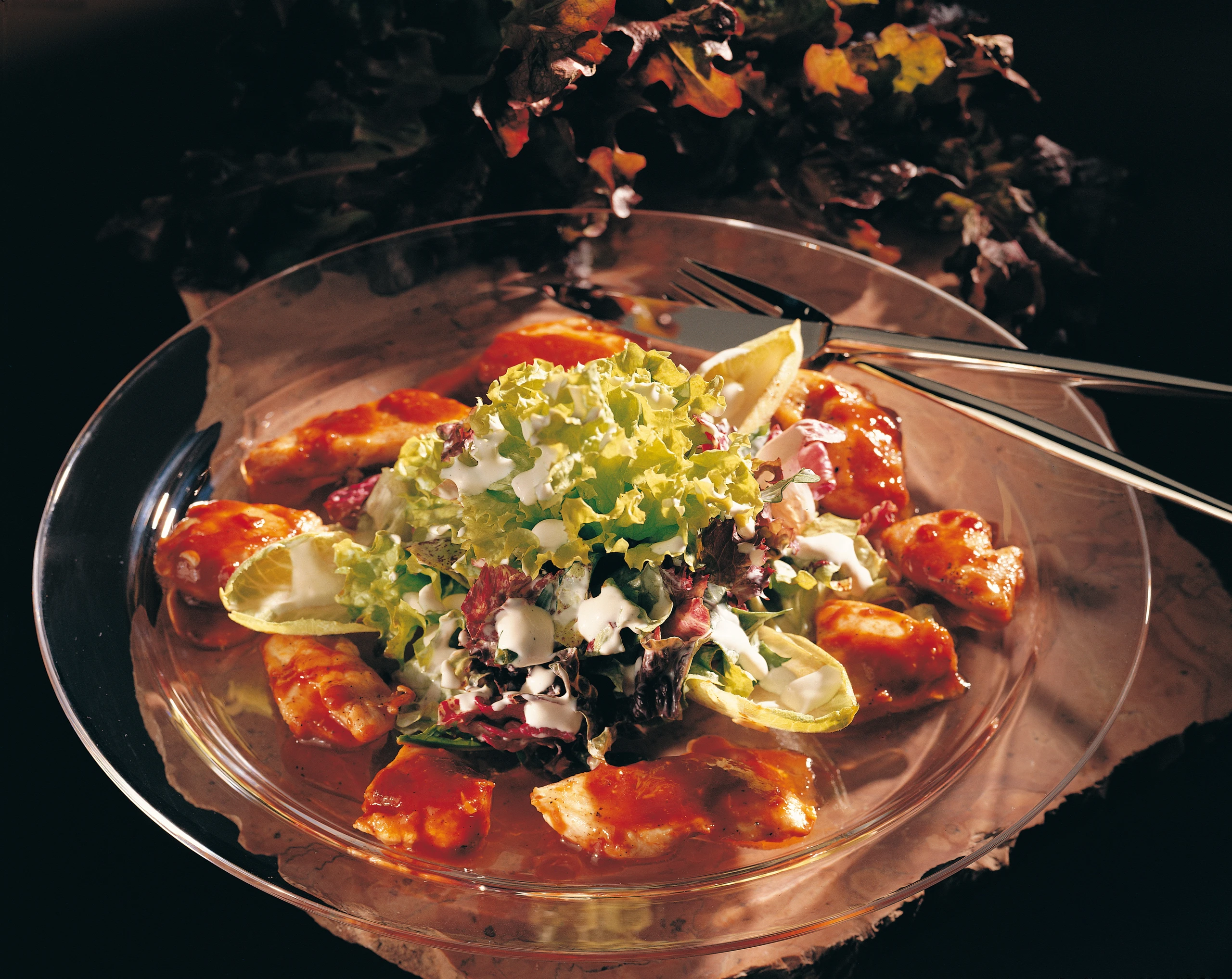 Salat mit Hühnerstreifen süß-sauer