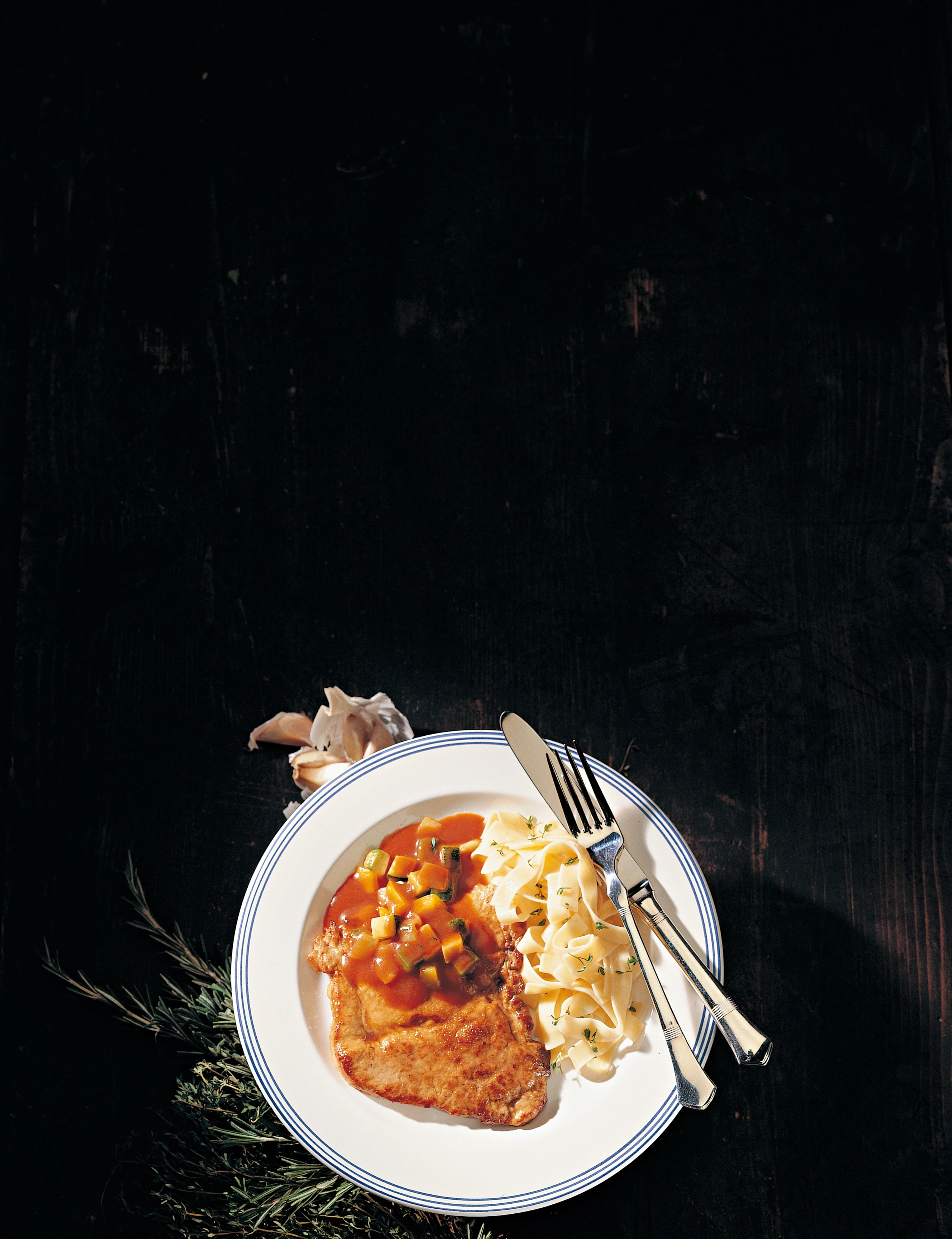 Schweinsschnitzel mit Gemüsesauce