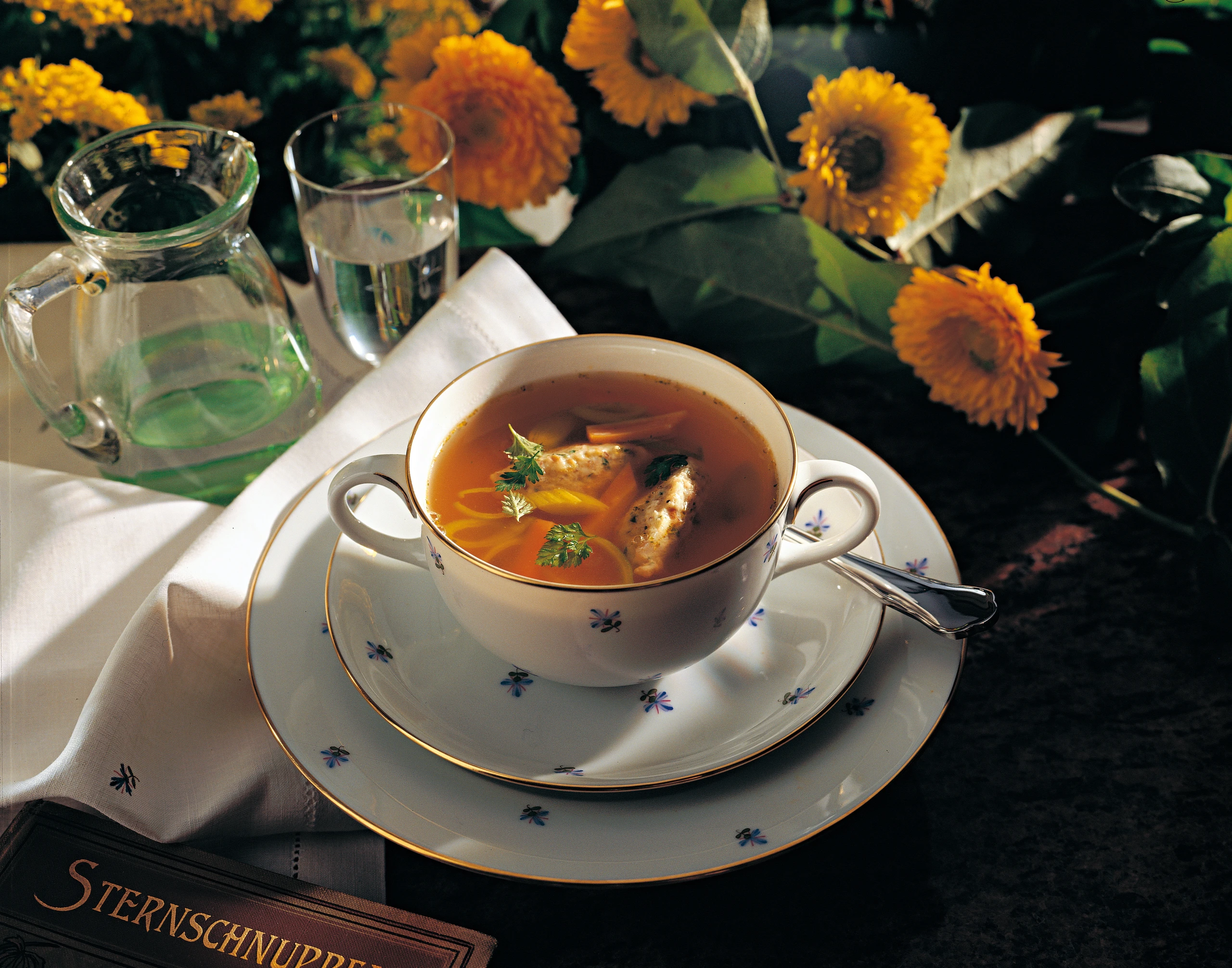 Kräutersuppe mit Weizennockerln