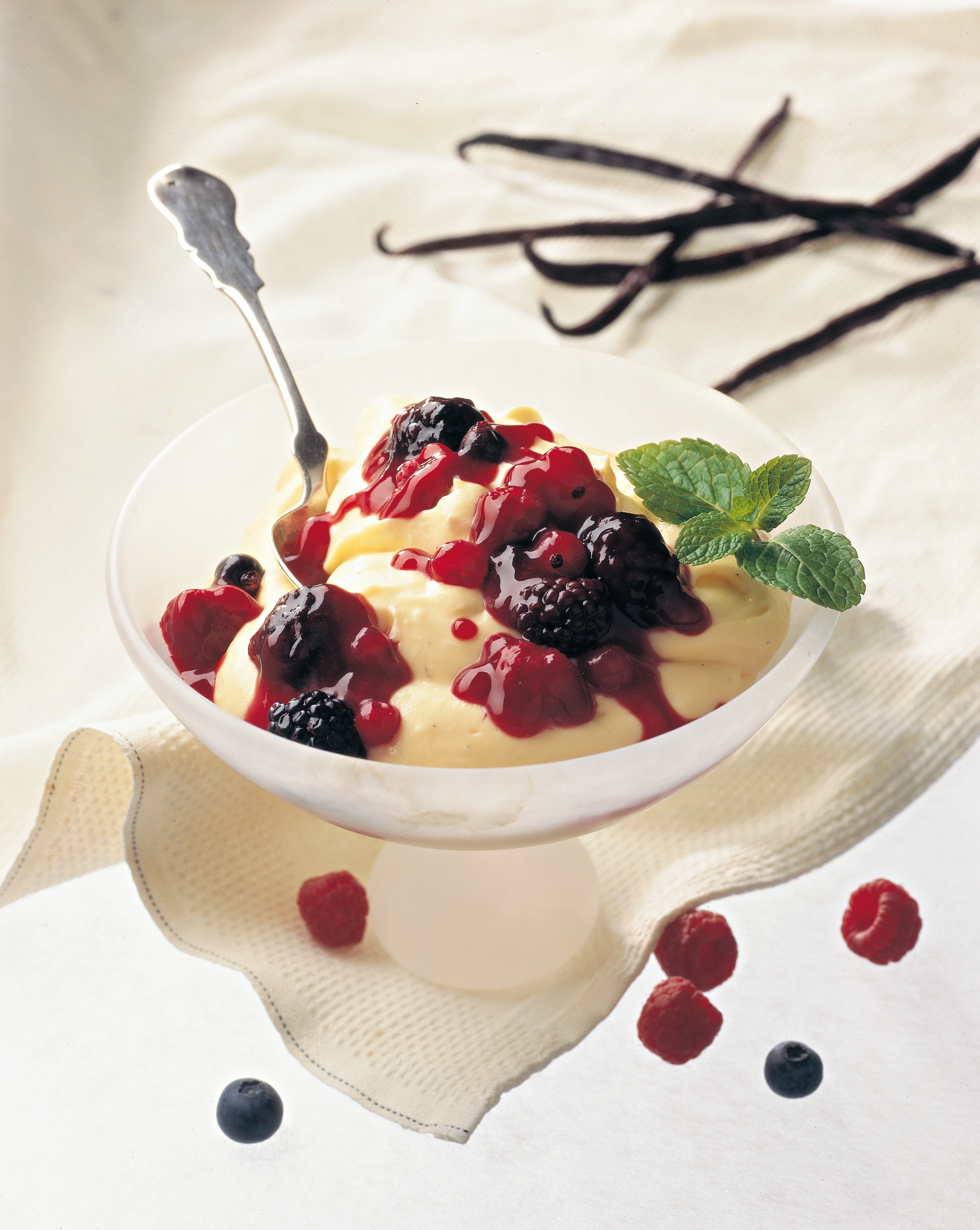 Diplomatencreme mit Beeren