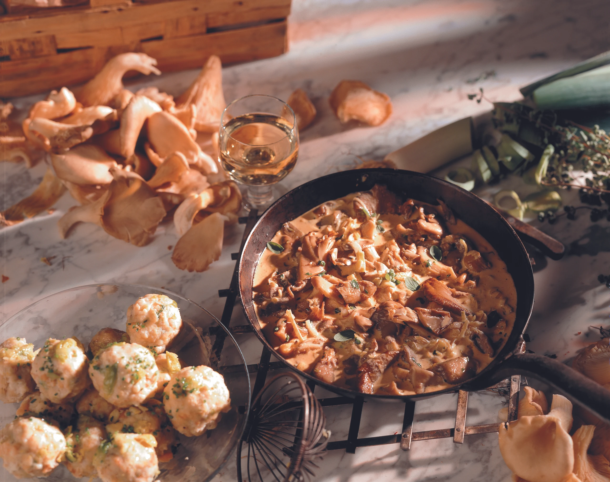 Austernpilze in Paprikacremesauce mit Kohlsprossen-Knödeln