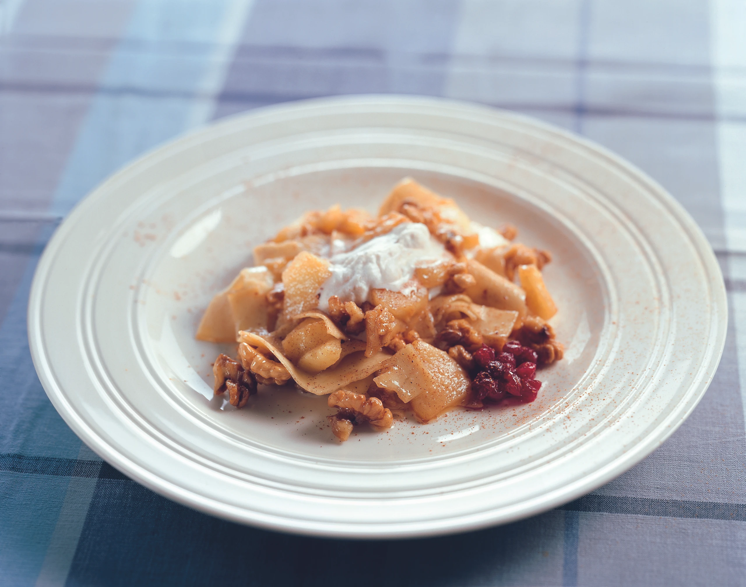 Apfel-Fleckerl mit Nüssen