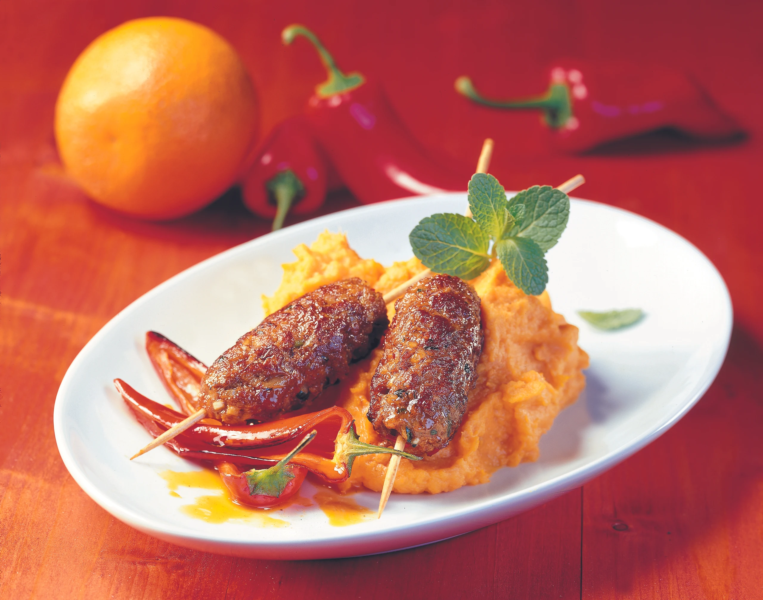 Spieße vom Lammfaschierten auf Süßkartoffelpüree