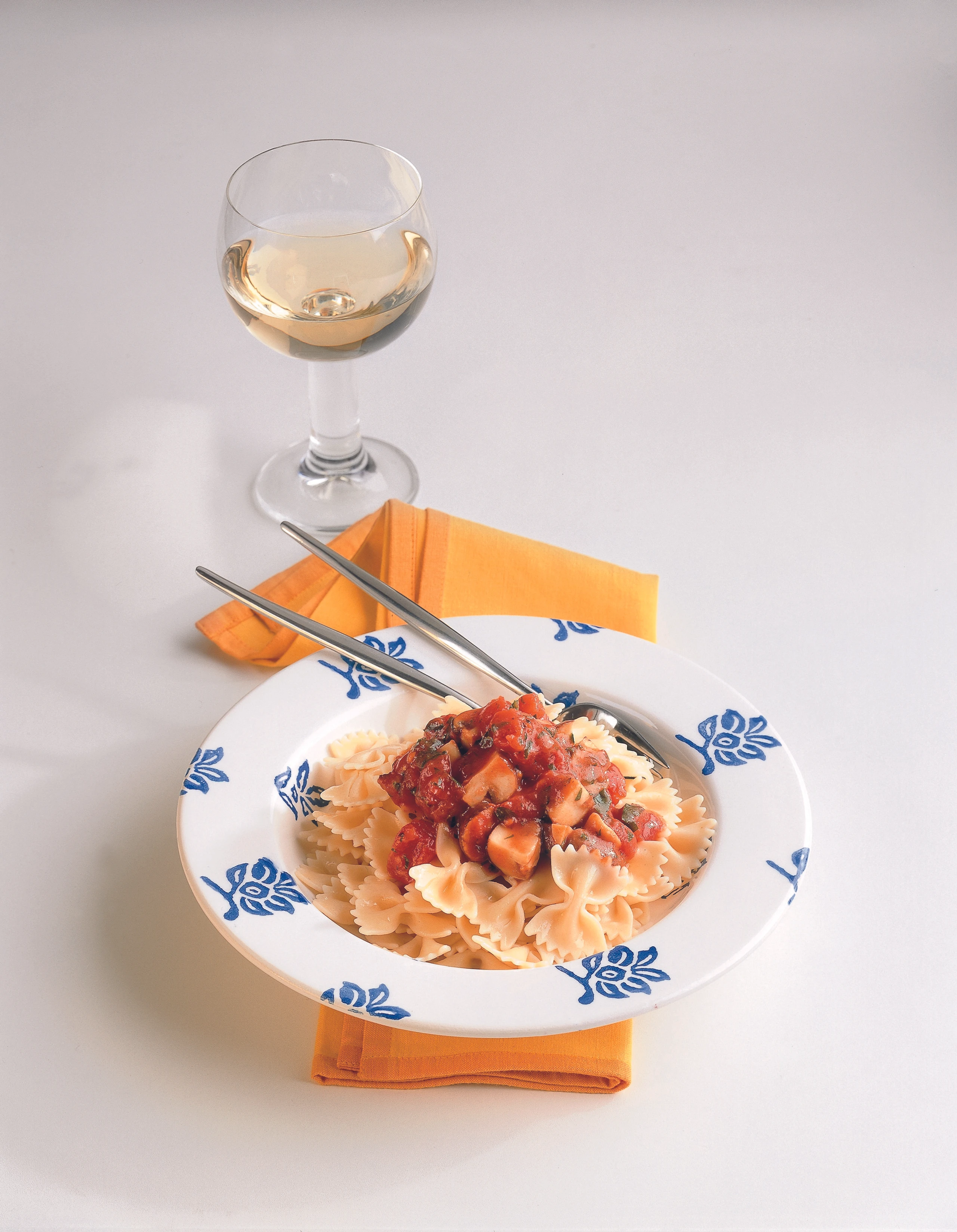 Farfalle mit Champignon-Tomaten-Sauce