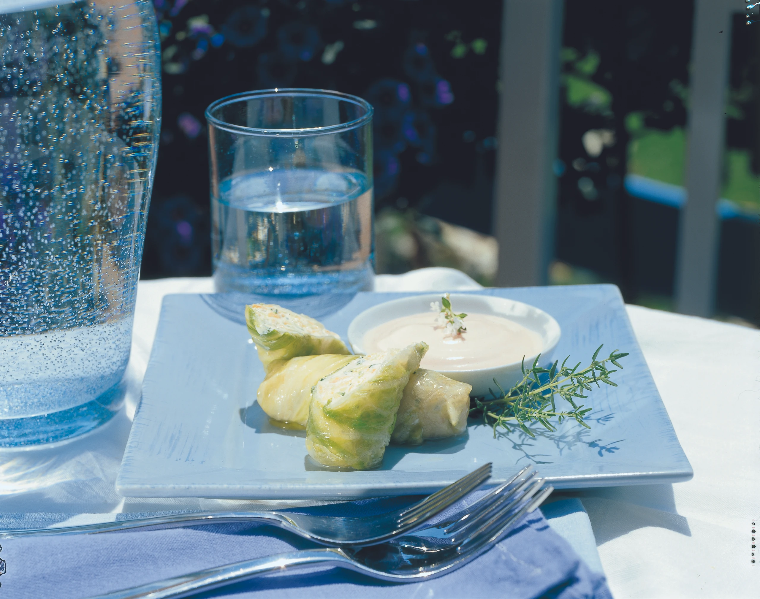 Salatröllchen mit Paradeis-Schaum