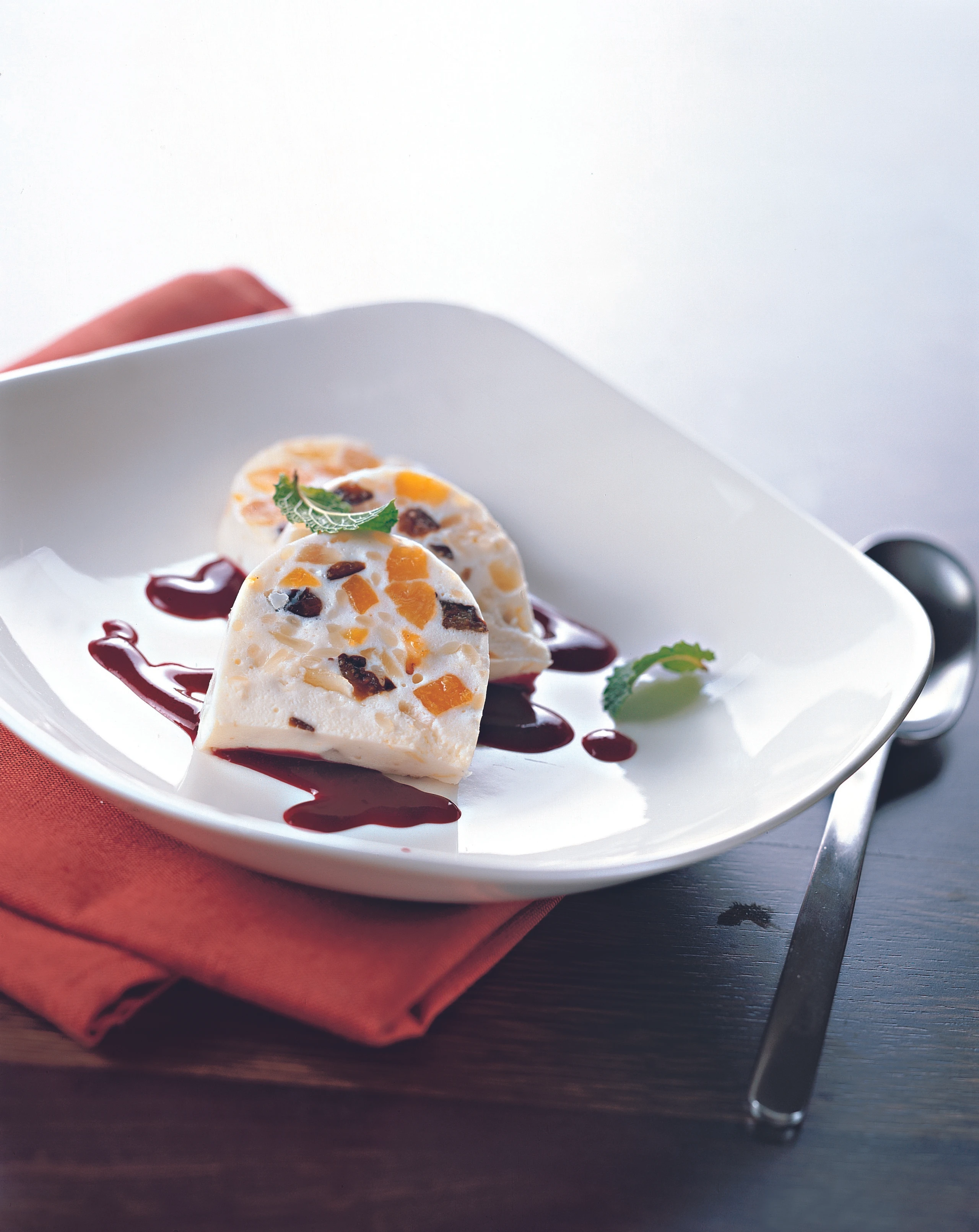 Milchreis-Terrine mit Brombeersauce