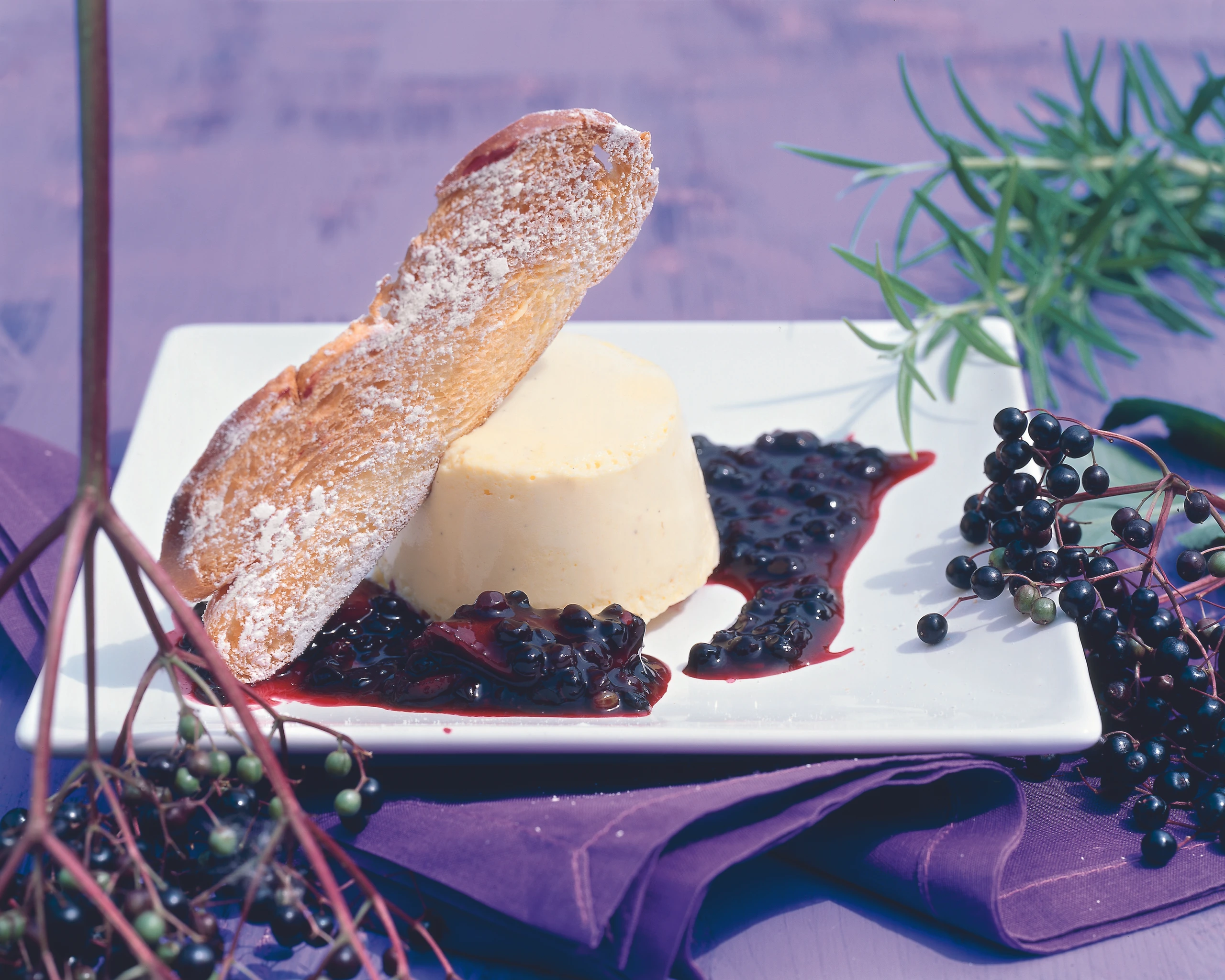 Rosmarinparfait mit Hollerröster