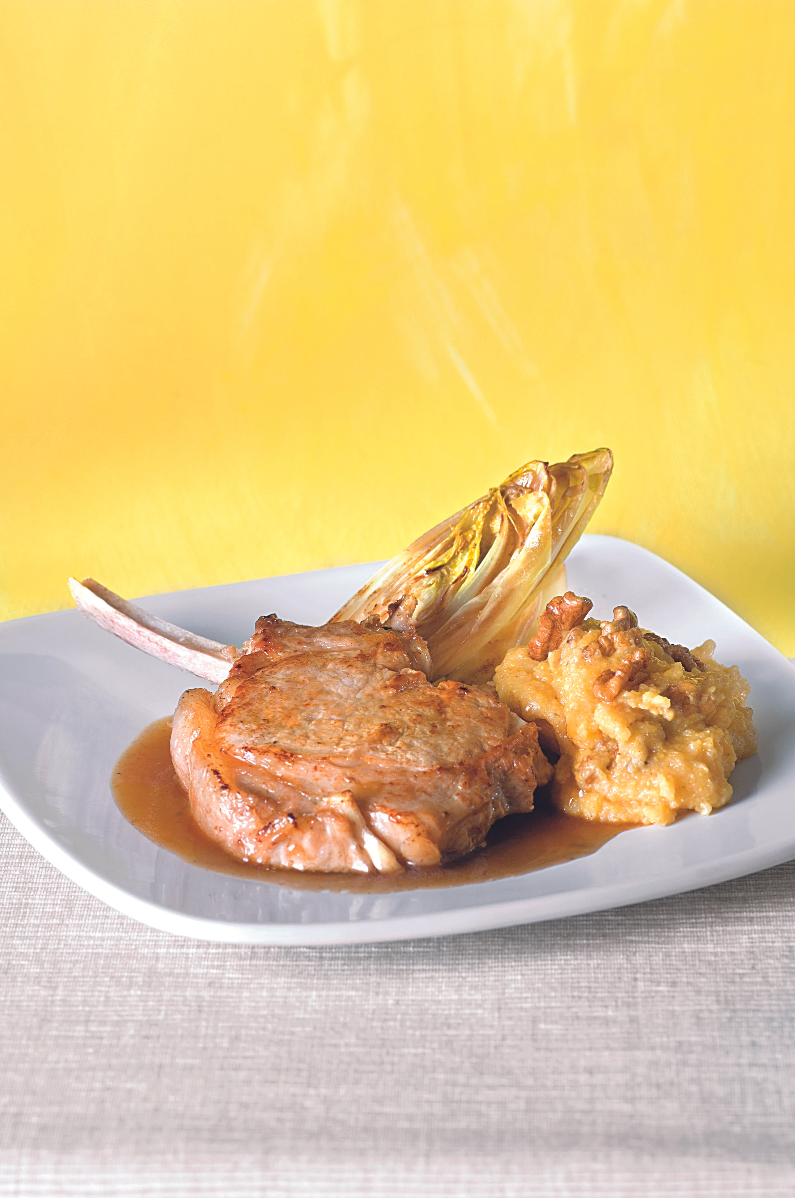 Kalbskoteletts mit Walnuss-Polenta