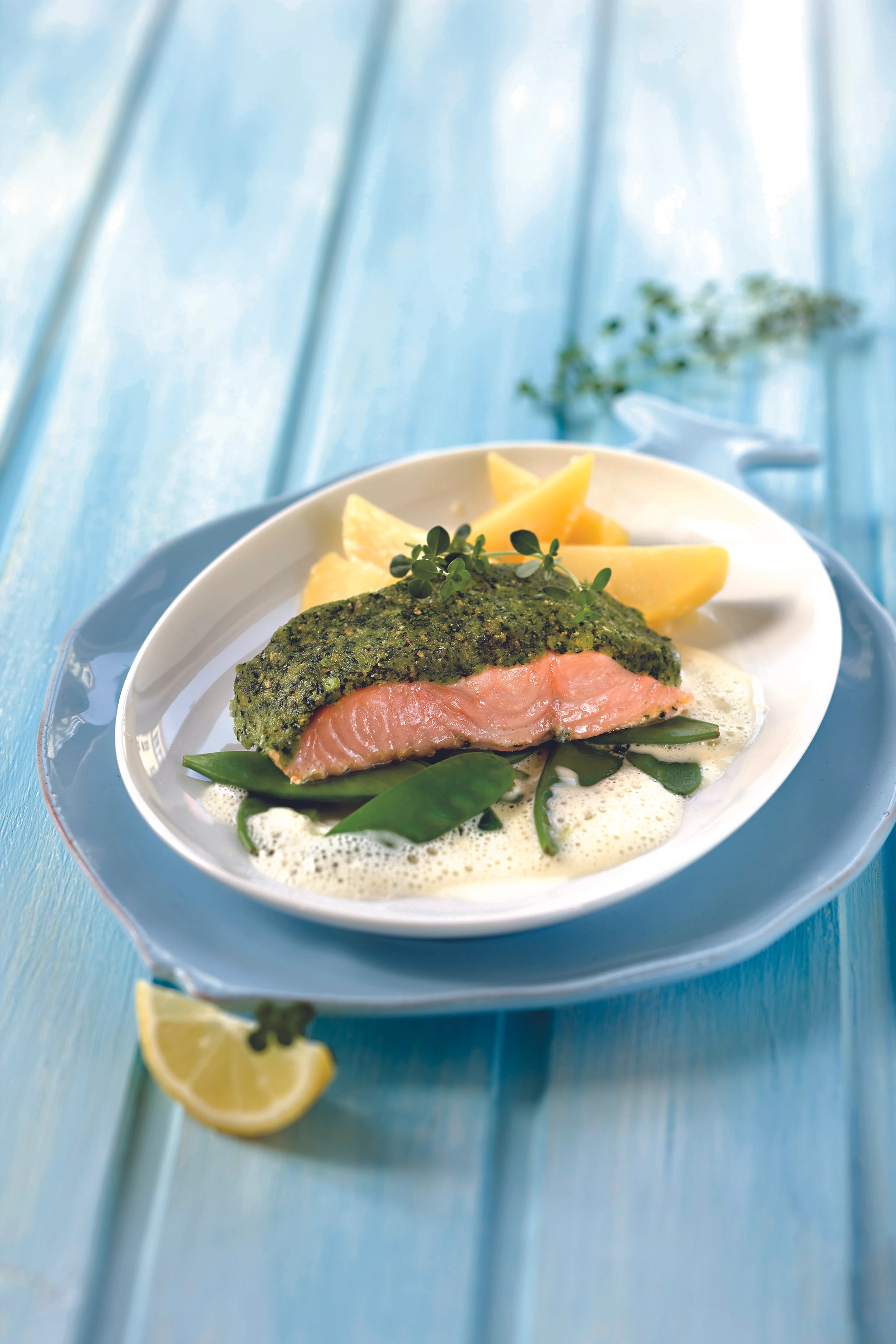 Lachs mit Kräuterhaube und buttrigen Erdäpfeln