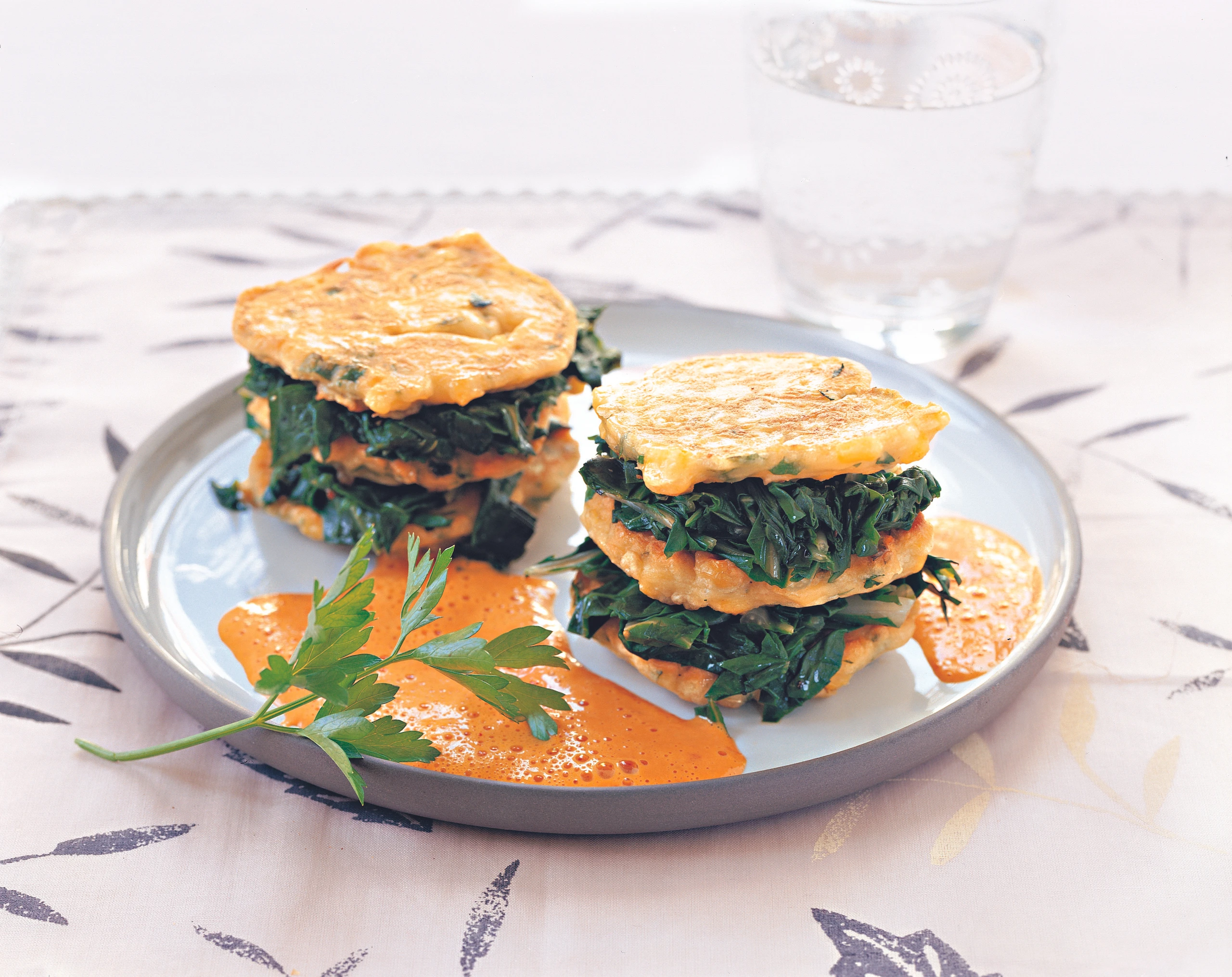 Maisburger mit Paprikasauce