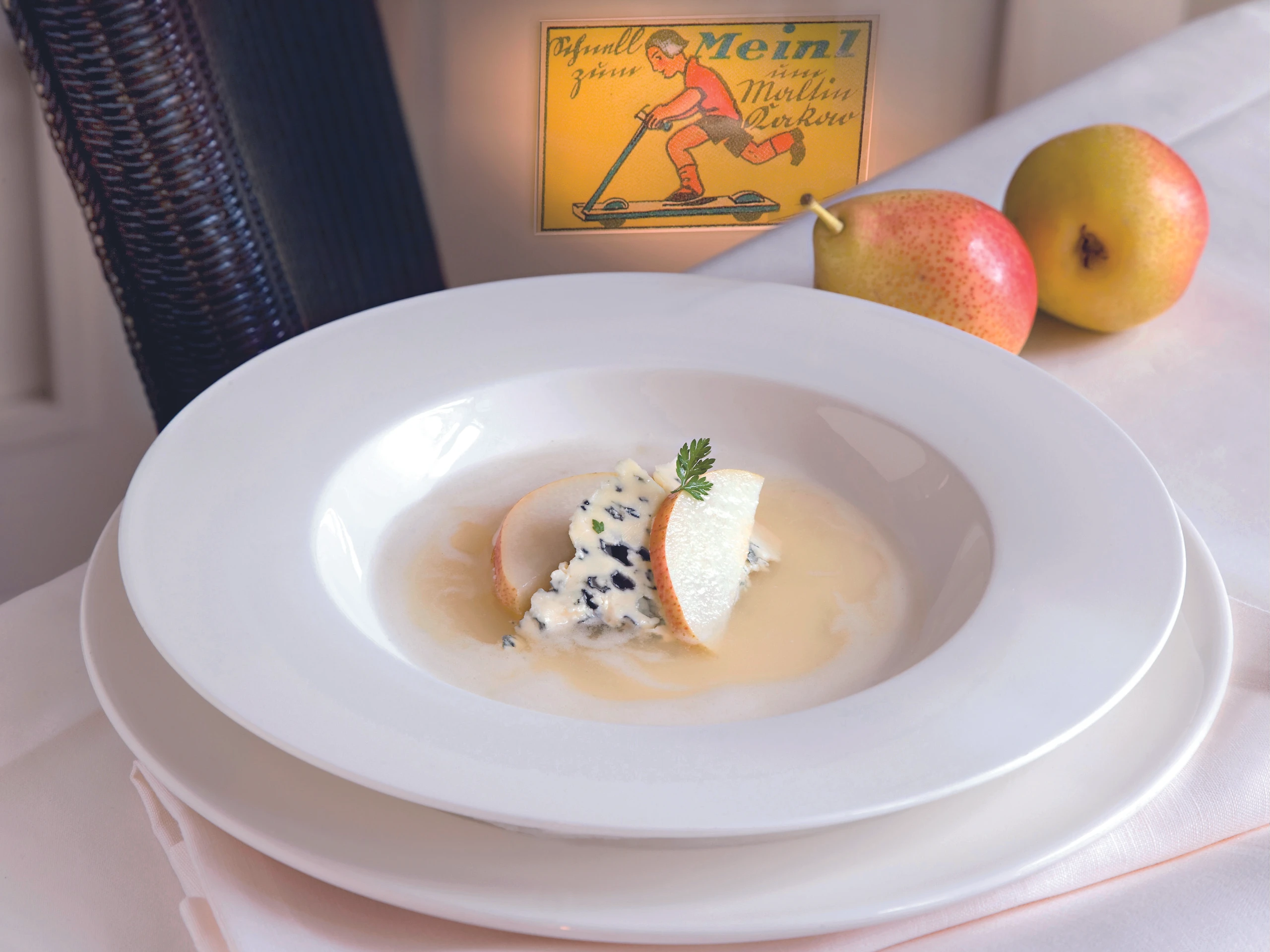 Champagner-Birnensuppe mit Gorgonzola