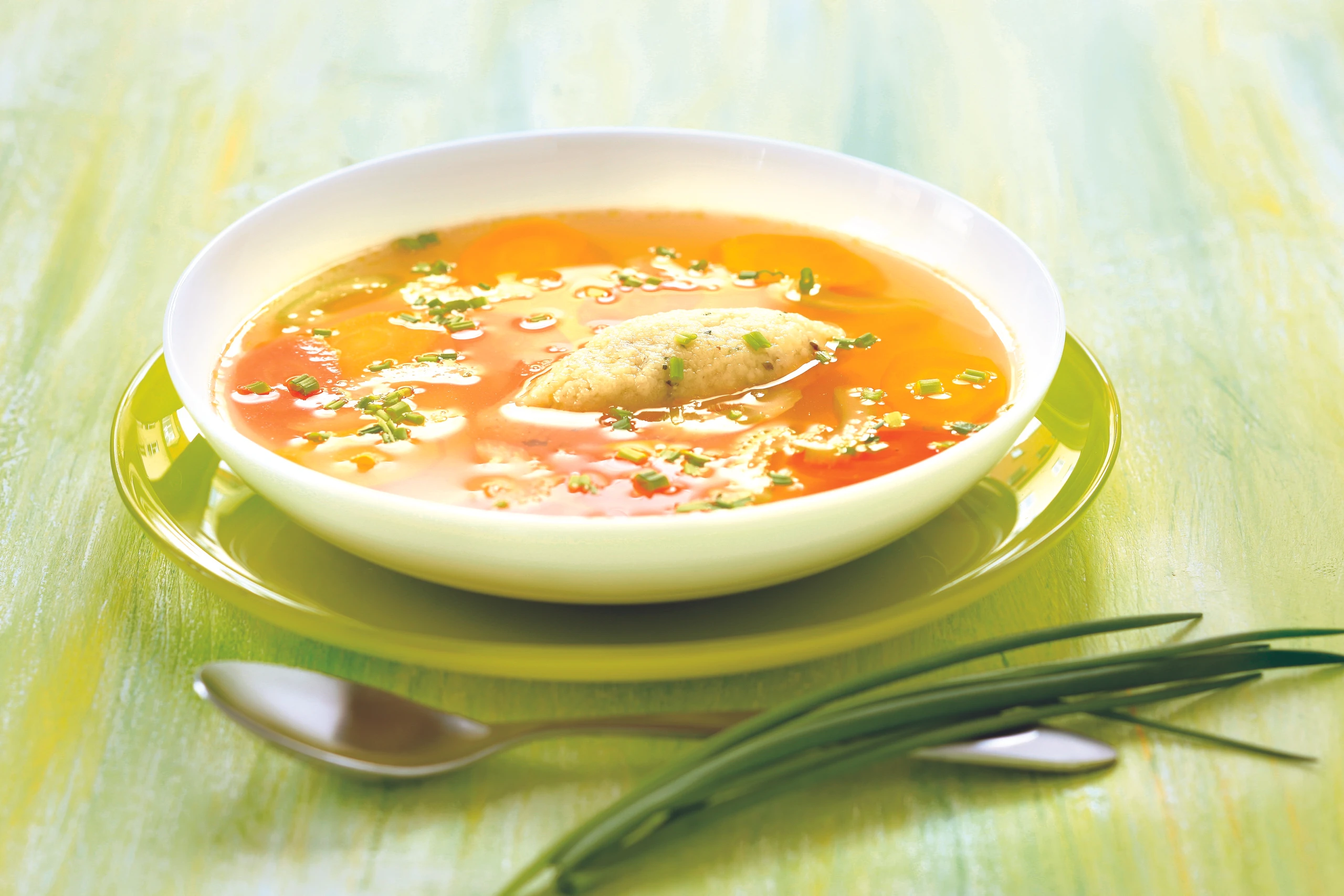 Gemüsesuppe mit Kräuternockerln