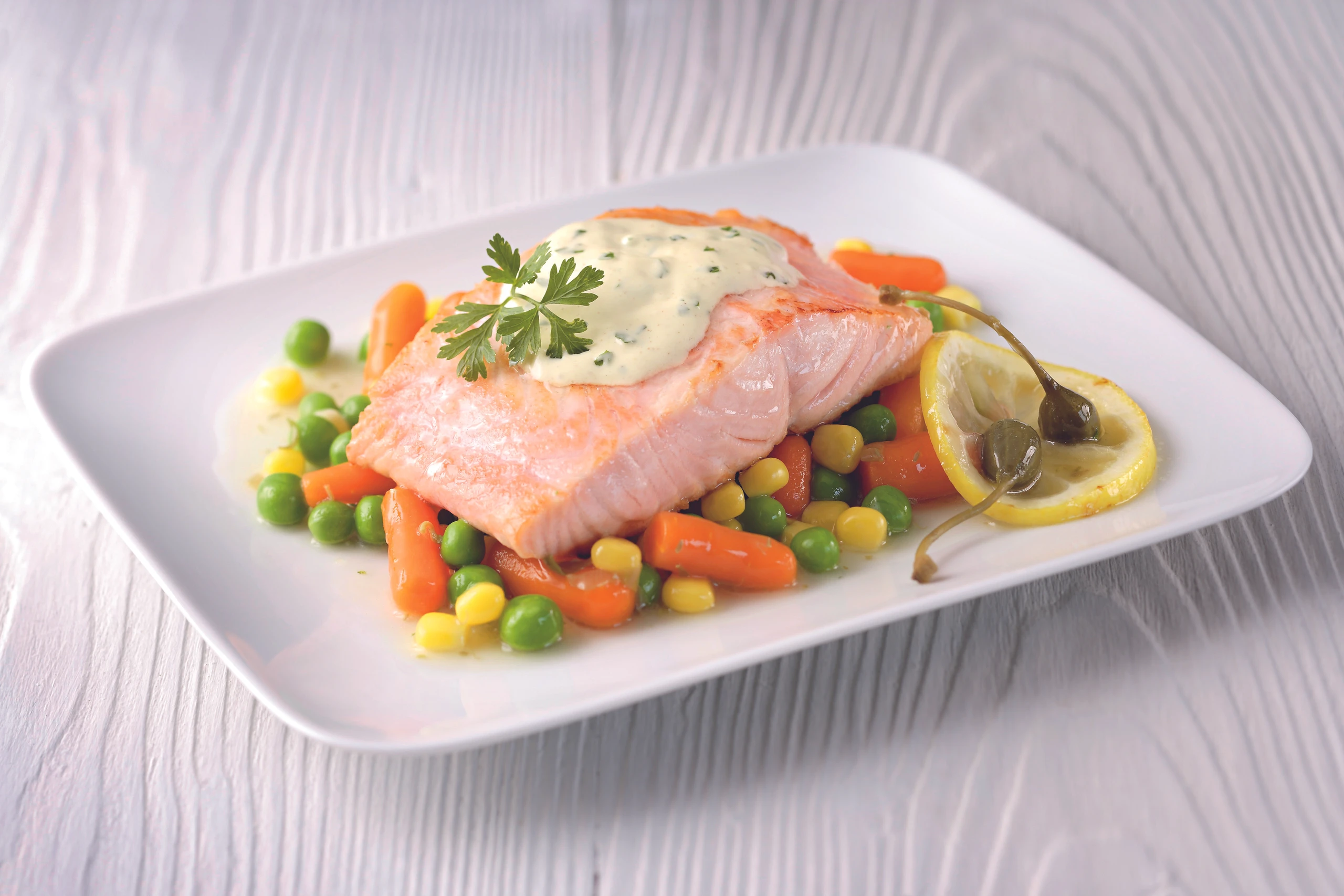 Schneller Lachs mit Kräuterdip