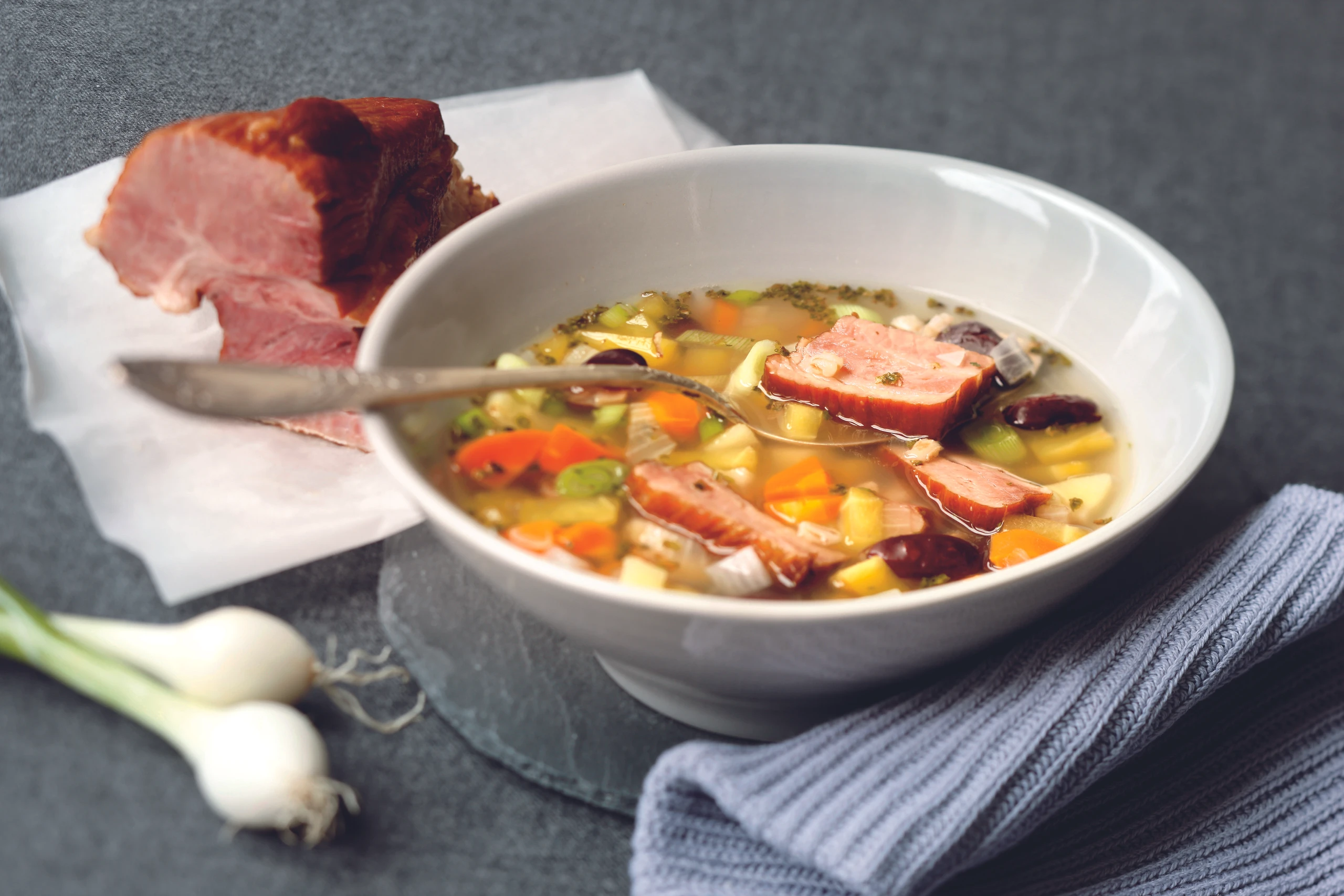 Selchfleischsuppe mit Bohnen