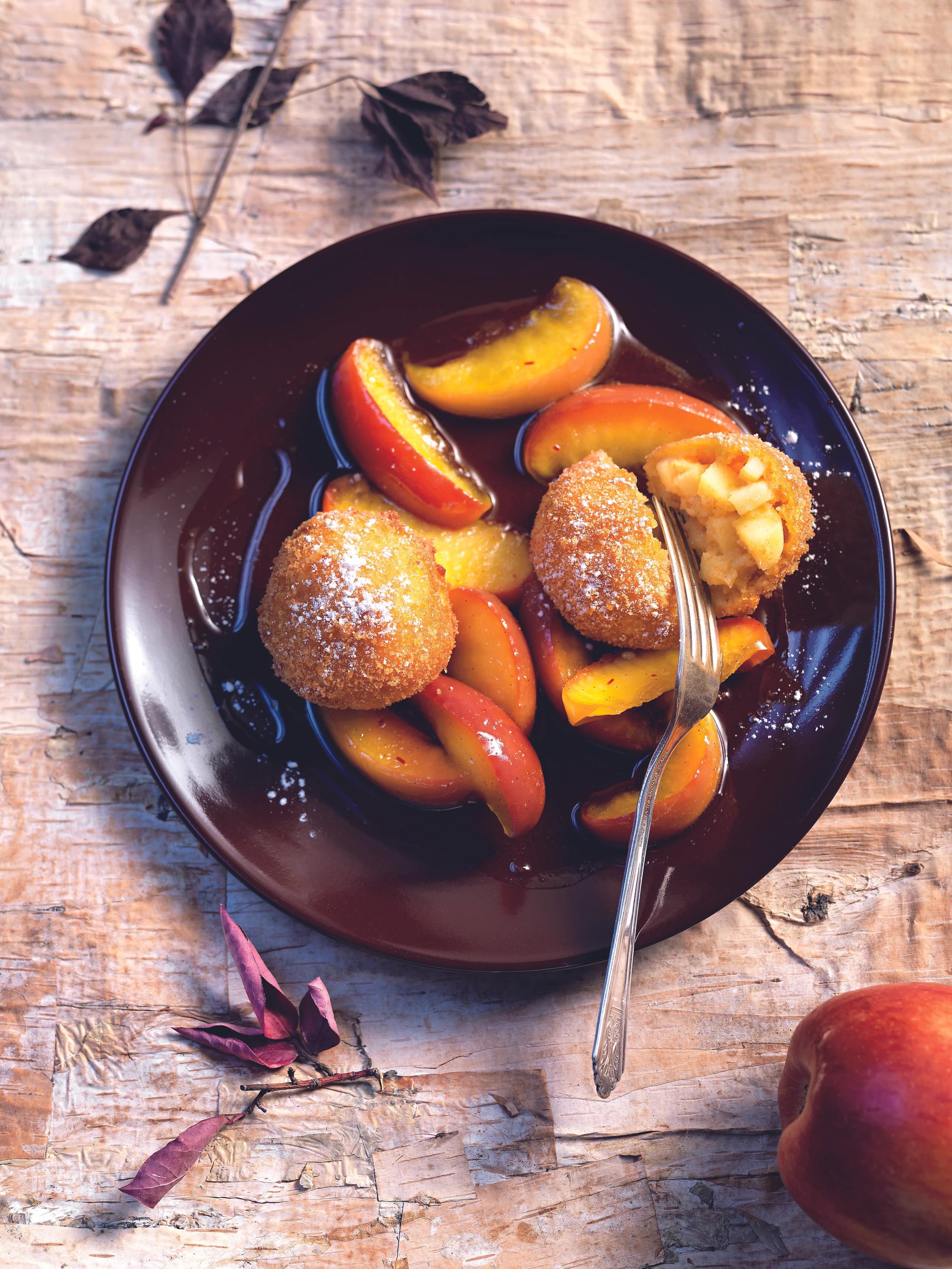 Apfelknödel mit Safranäpfeln