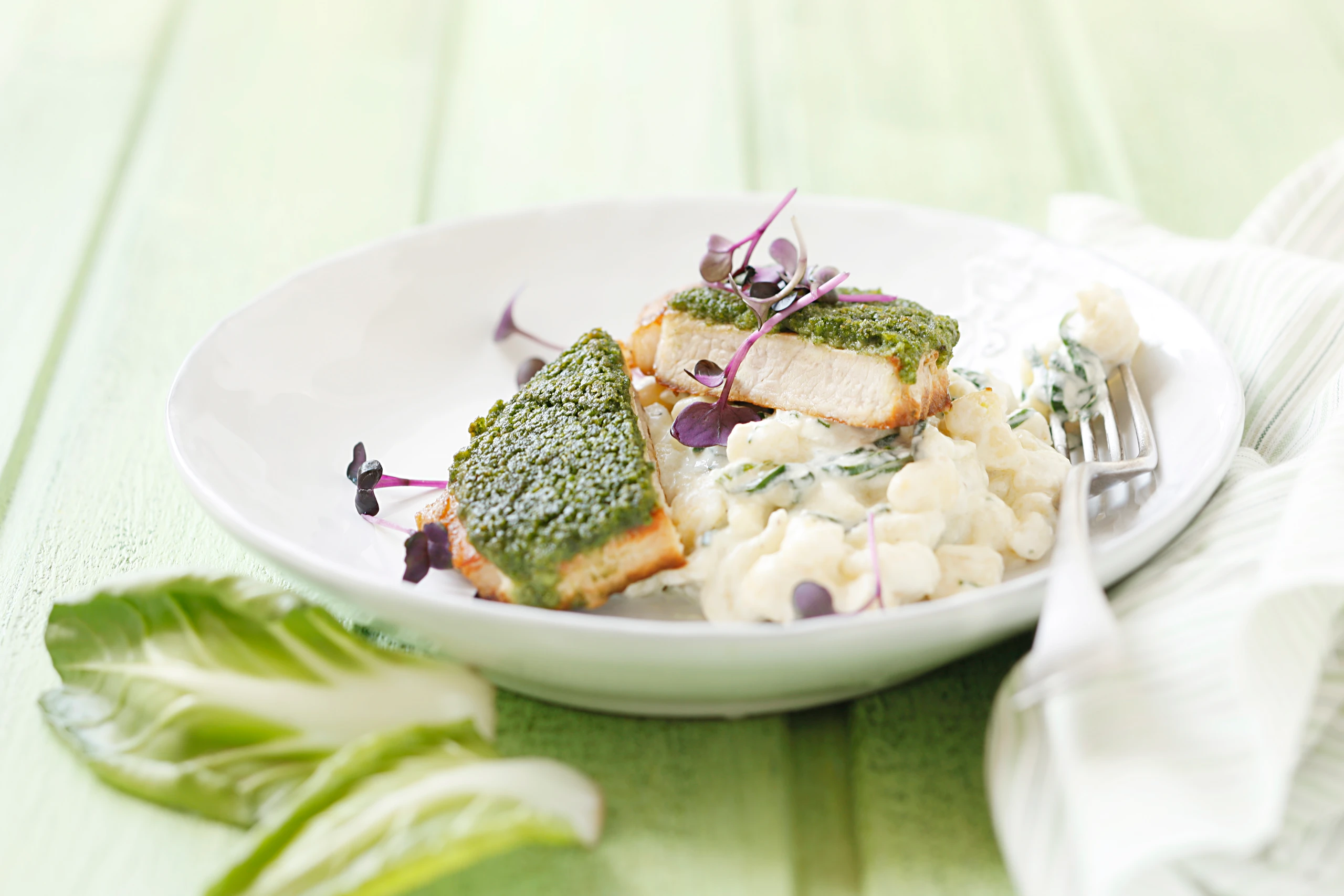 Schweinssteak mit Mangoldkruste