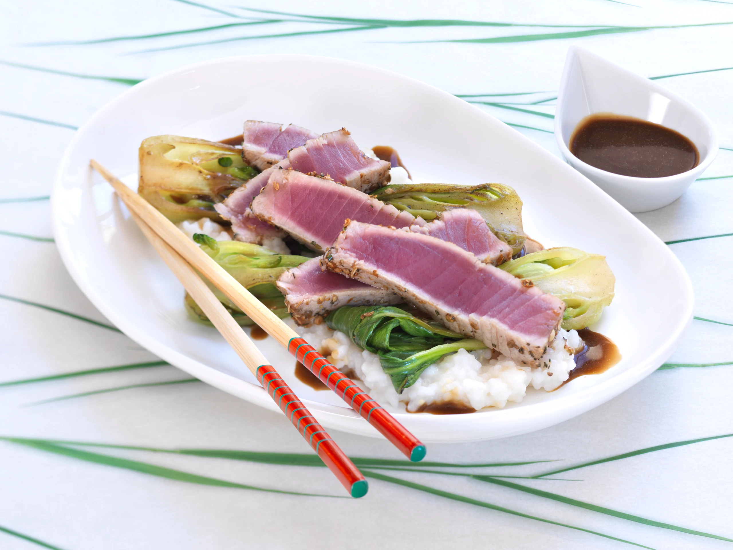 Thunfischsteak mit Sushireis und Pak Choi