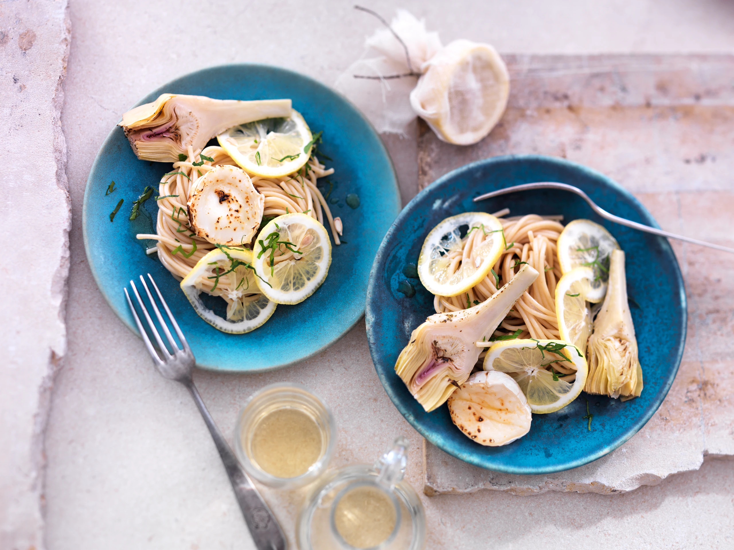 Vollkorn-Spaghetti mit Ziegenkäse und Artischocken