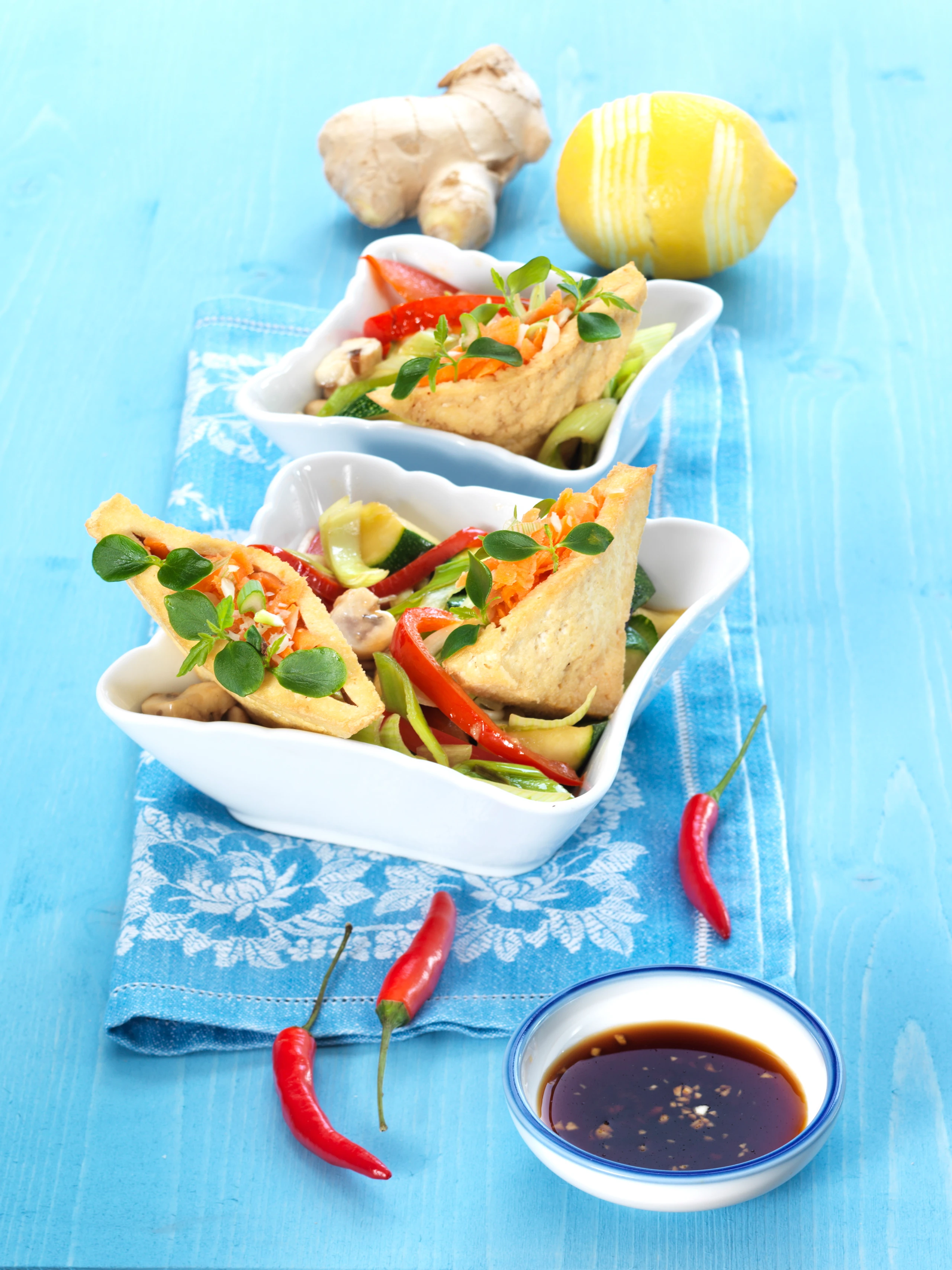 Tofutascherl mit Soja-Dip und Sherry-Gemüse