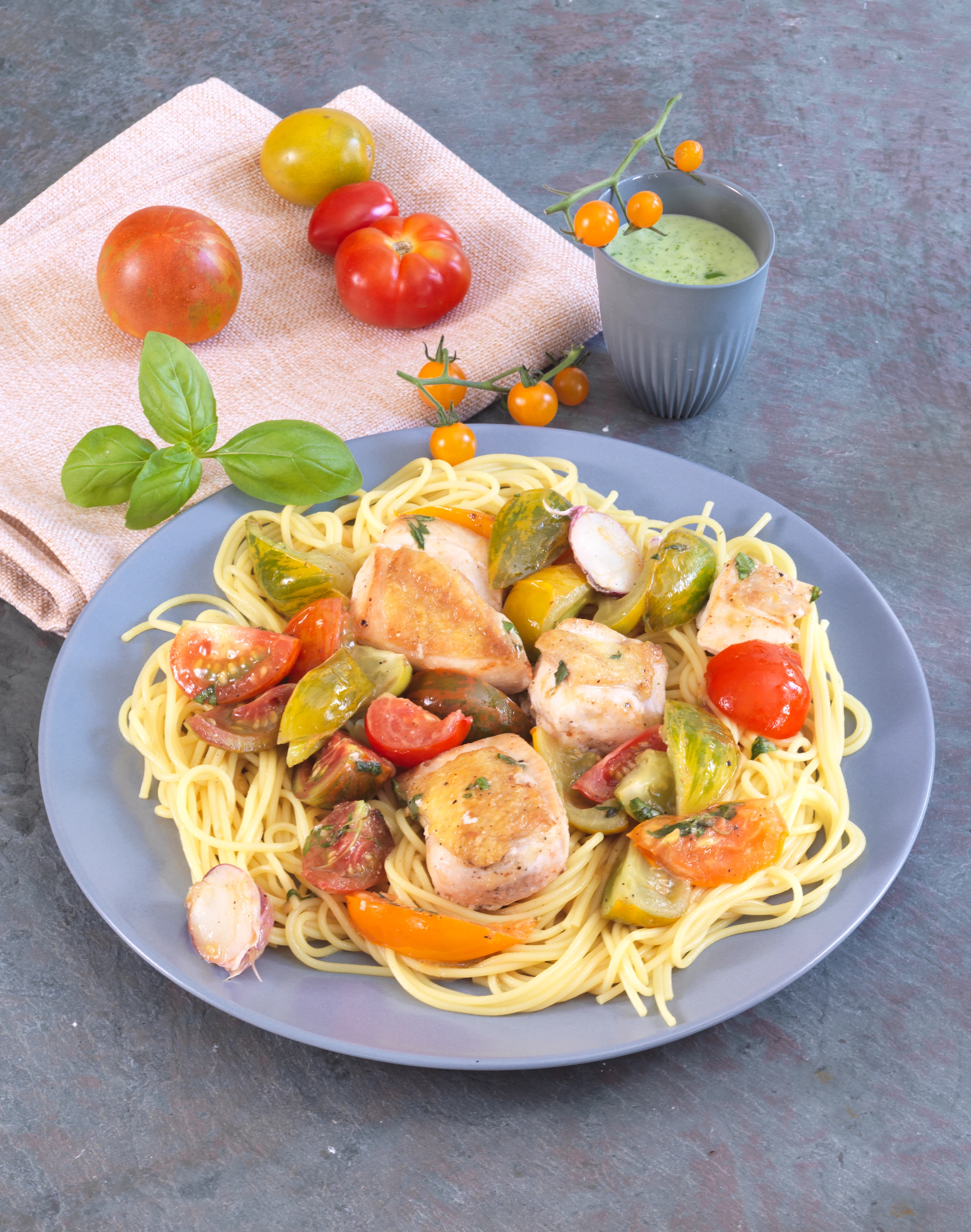 Hühnerfilet-Pfanne mit Pesto-Rahmsauce