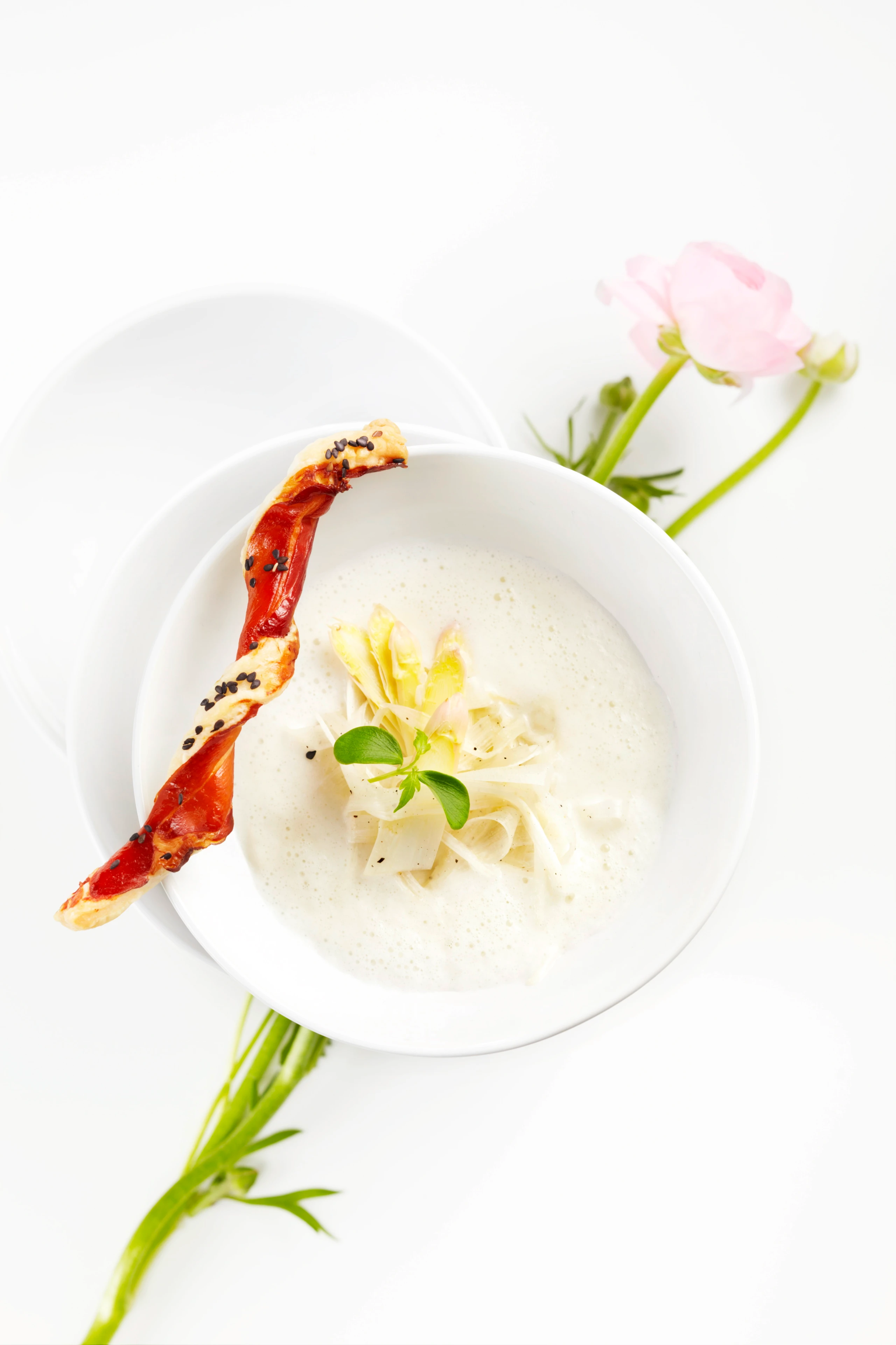 Spargelsuppe mit Schinkenstangerln