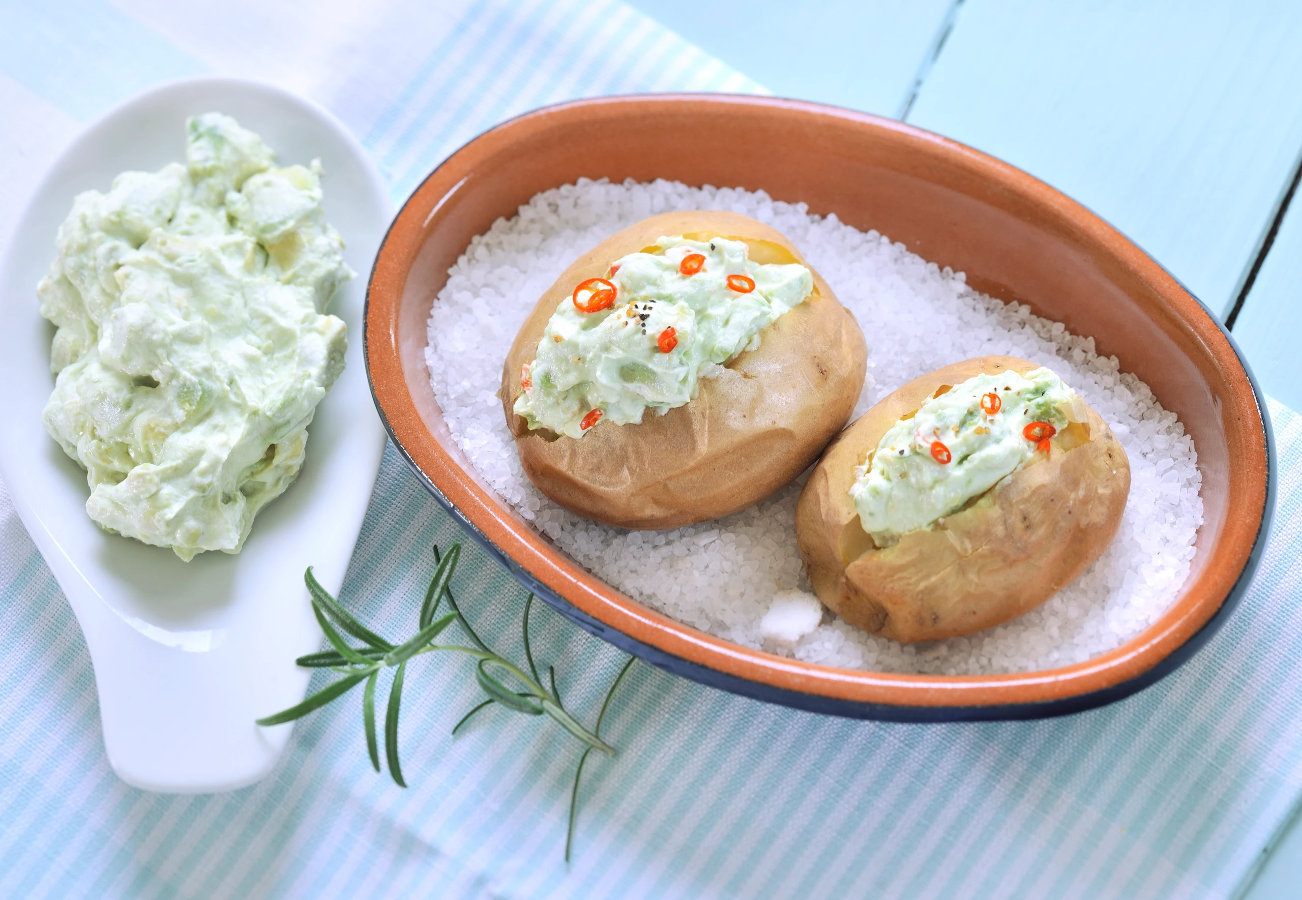 Heurige mit Ziegenkäse-Avocadocreme