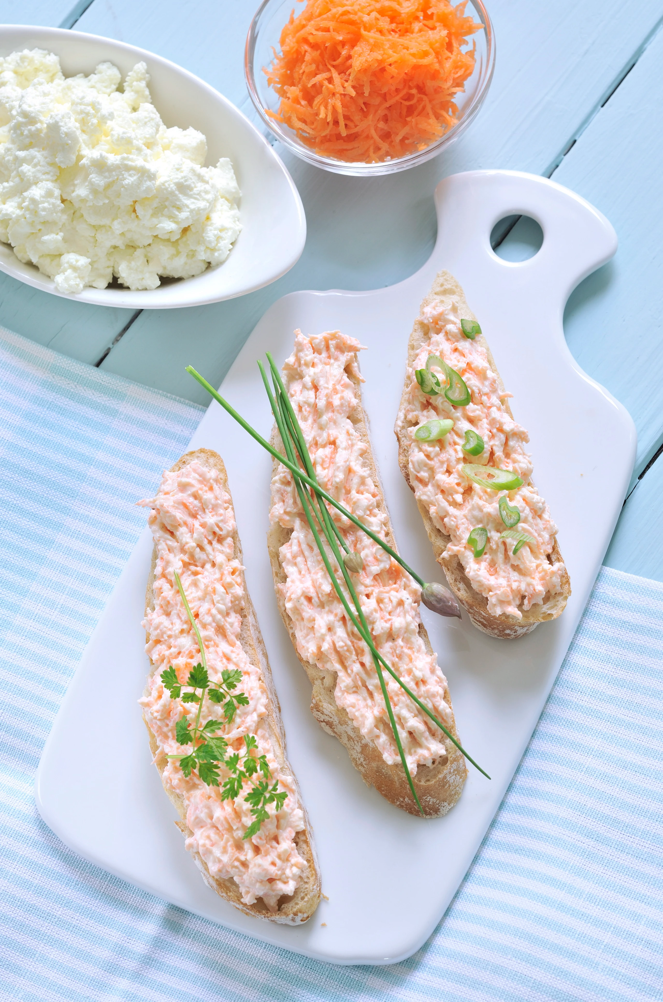 Baguette mit Karotten-Aufstrich