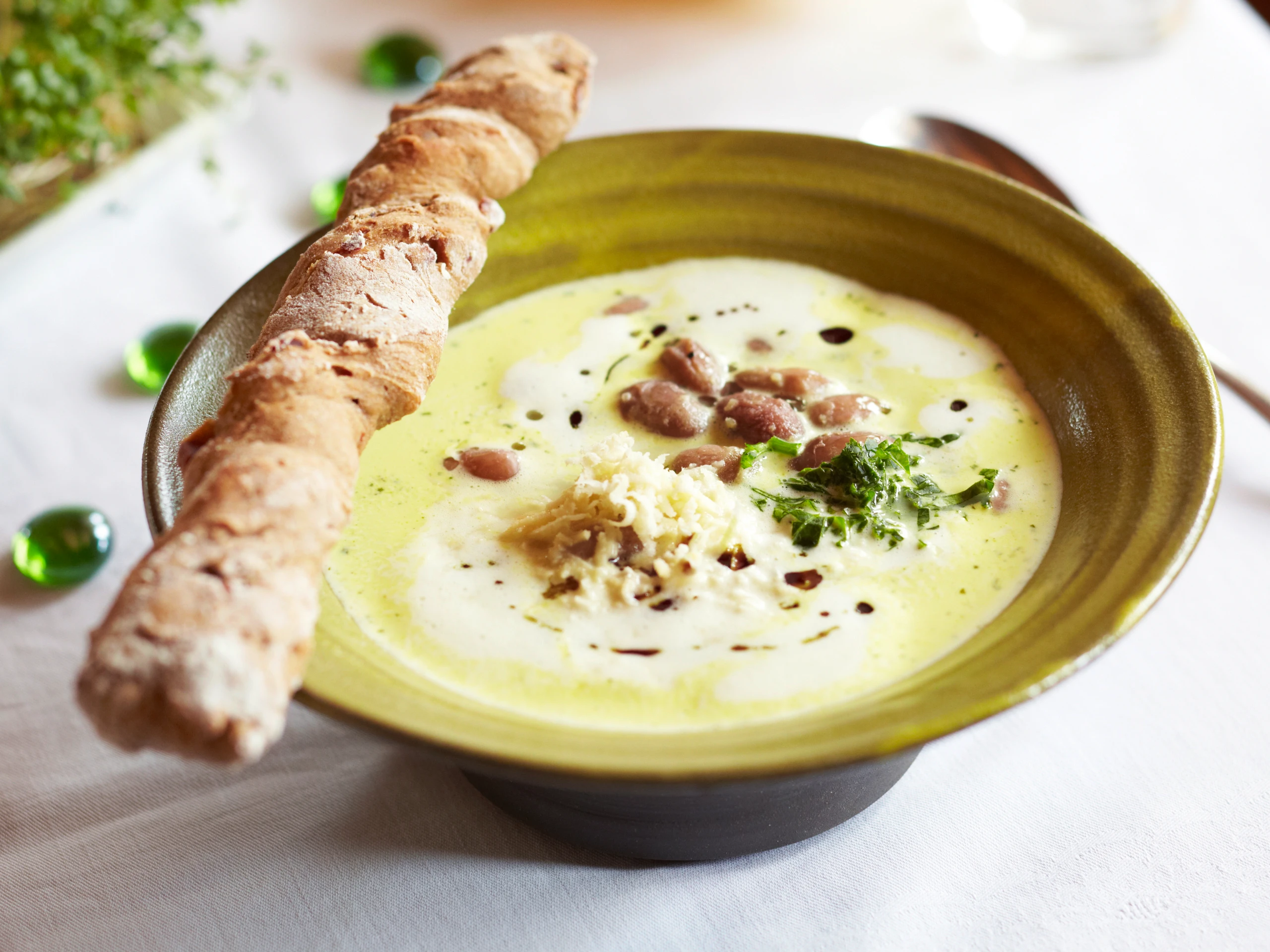 Krenschaumsuppe mit Speckstangerln