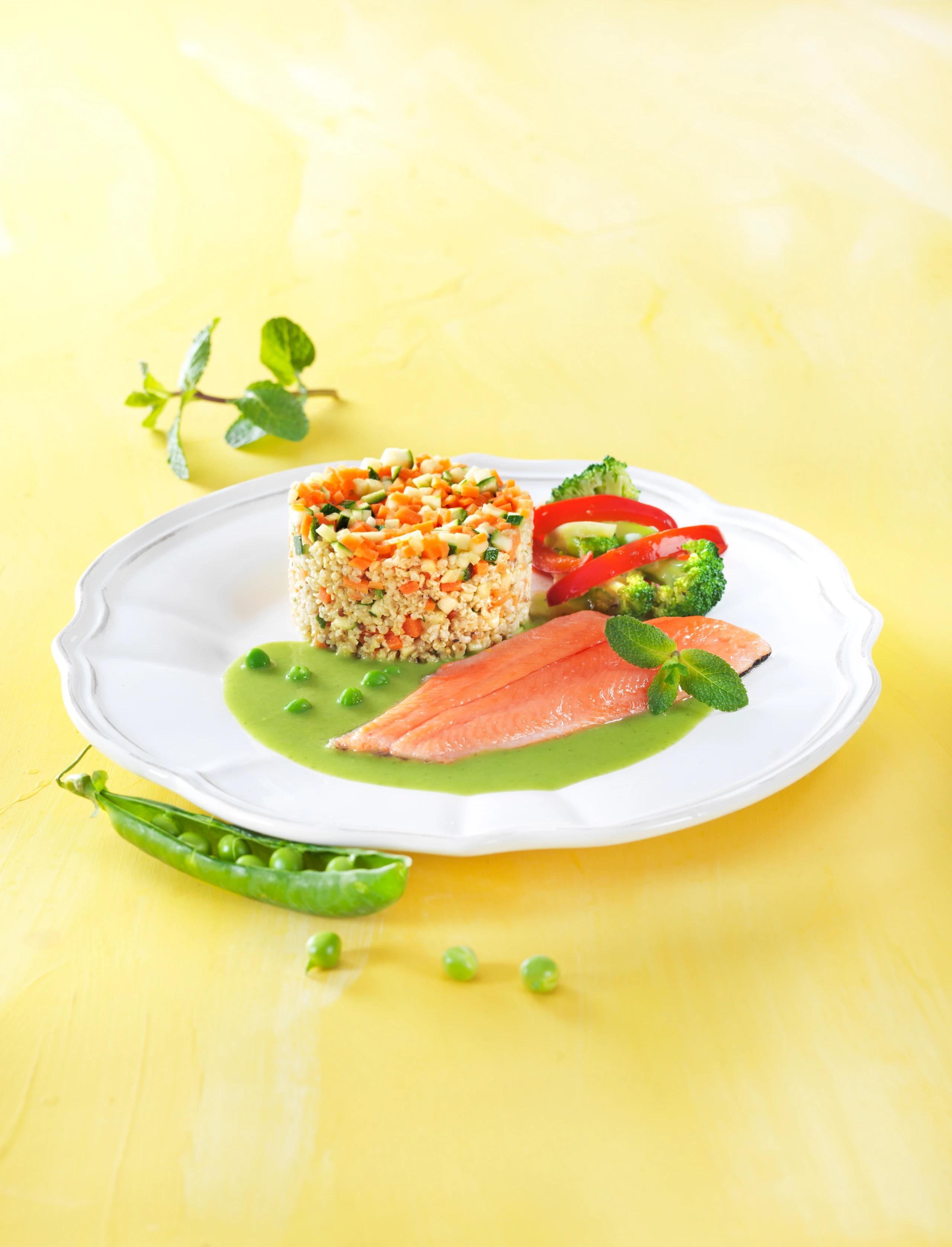 Lachsforelle mit Erbsensauce und Hirse-Risotto
