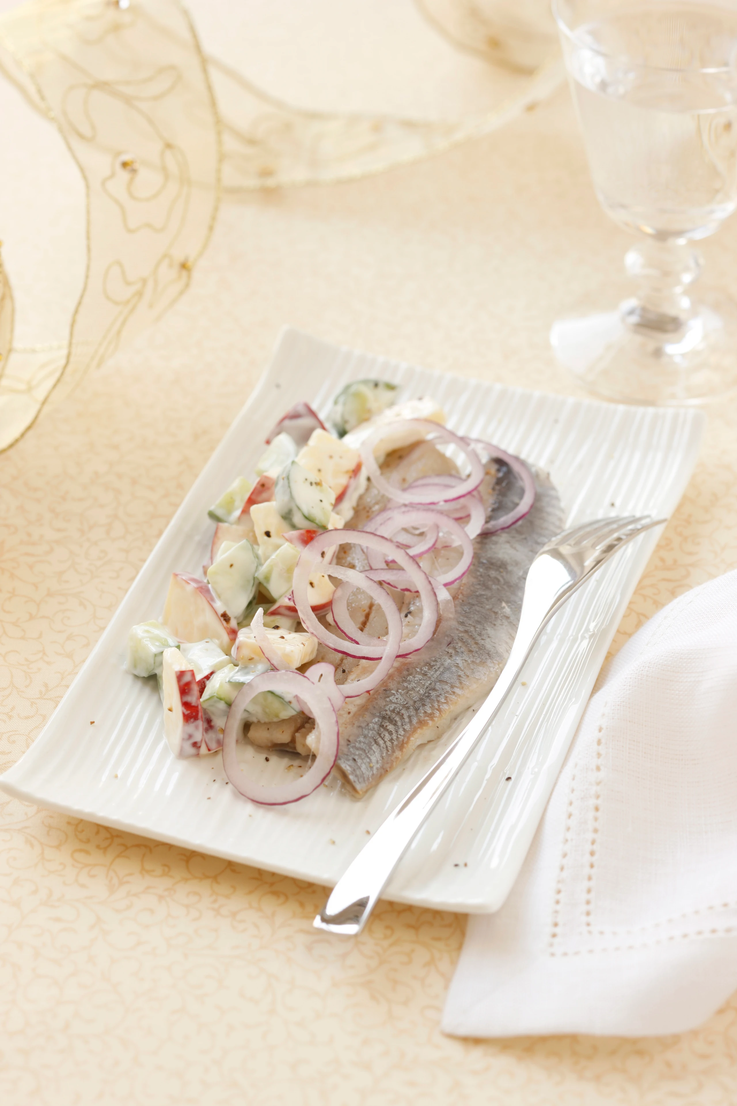 Matjes mit Apfel-Gurkensalat